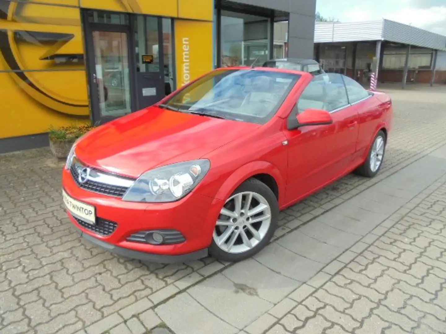 Opel Astra TwinTop 1.8 Cosmo Leder/Navi/PDC/Sitzh/Bluetooth Rood - 1