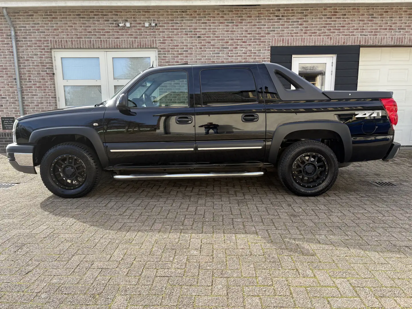 Chevrolet Avalanche 5.3 V8 4WD Pano NW.APK Negro - 2