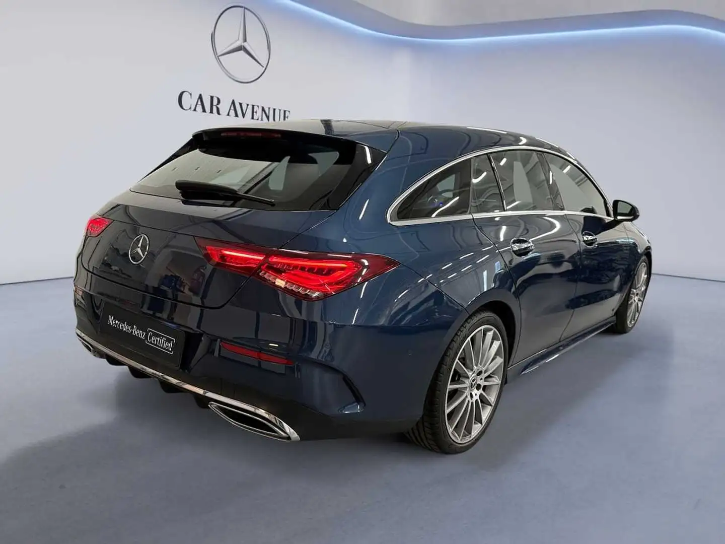 Mercedes-Benz CLA 180 Shooting Brake AMG Line Bleu - 2