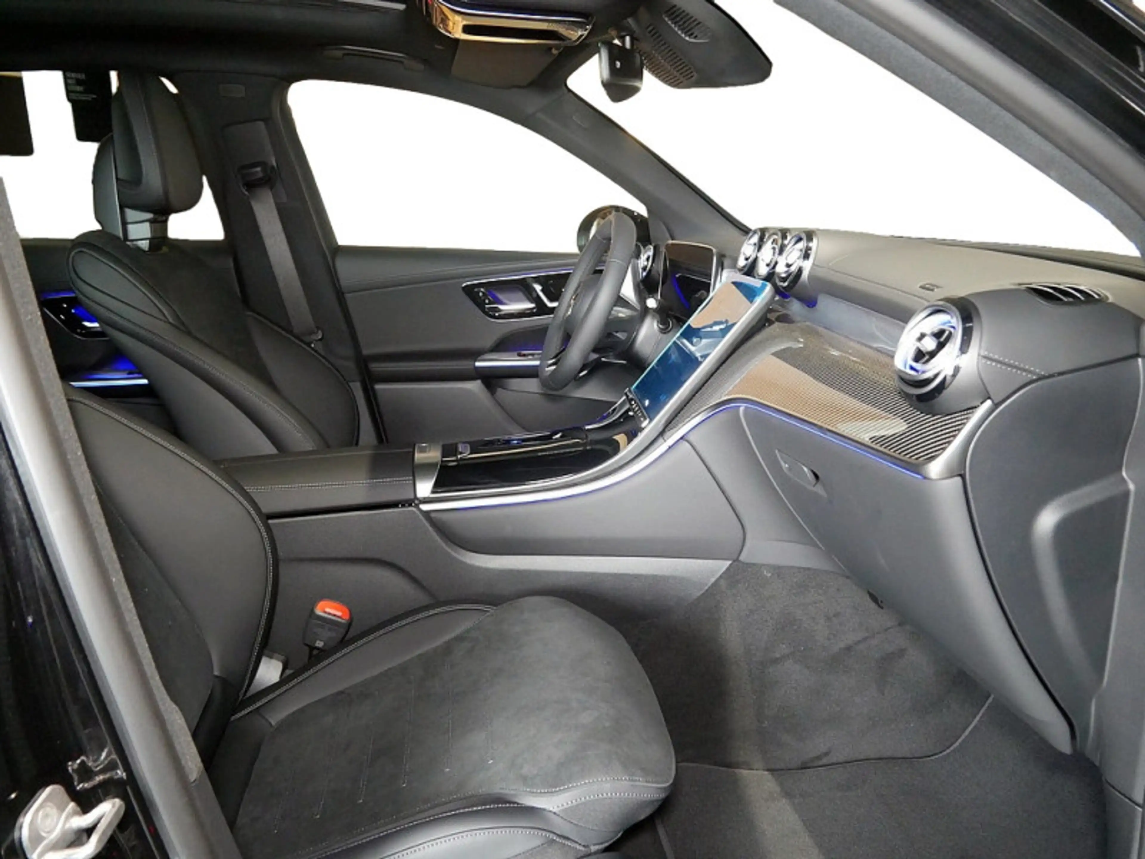 Mercedes-Benz GLC 300 d 4MATIC AMG BURM NIGHT MEMO AHK DISTR — photo 5