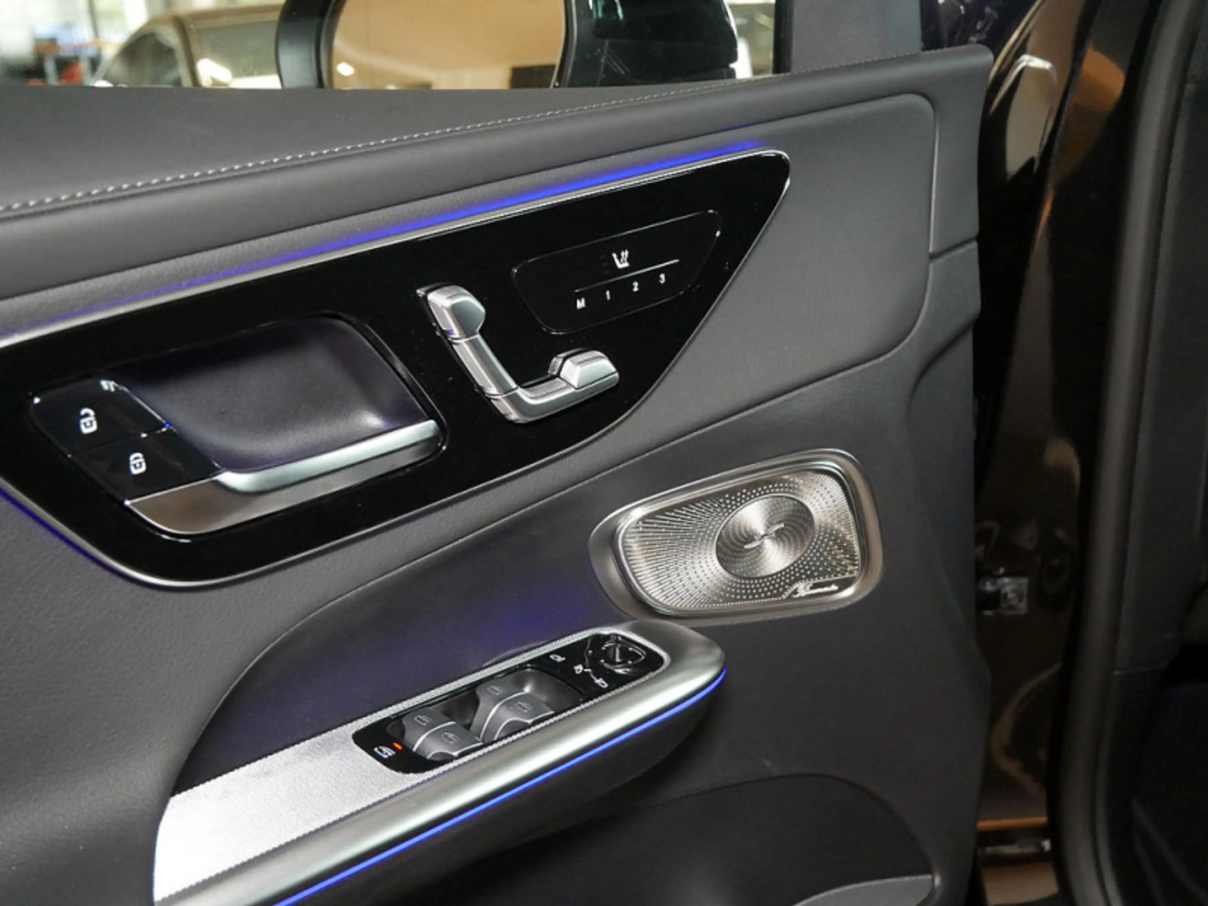Mercedes-Benz GLC 300 d 4MATIC AMG BURM NIGHT MEMO AHK DISTR — photo 15