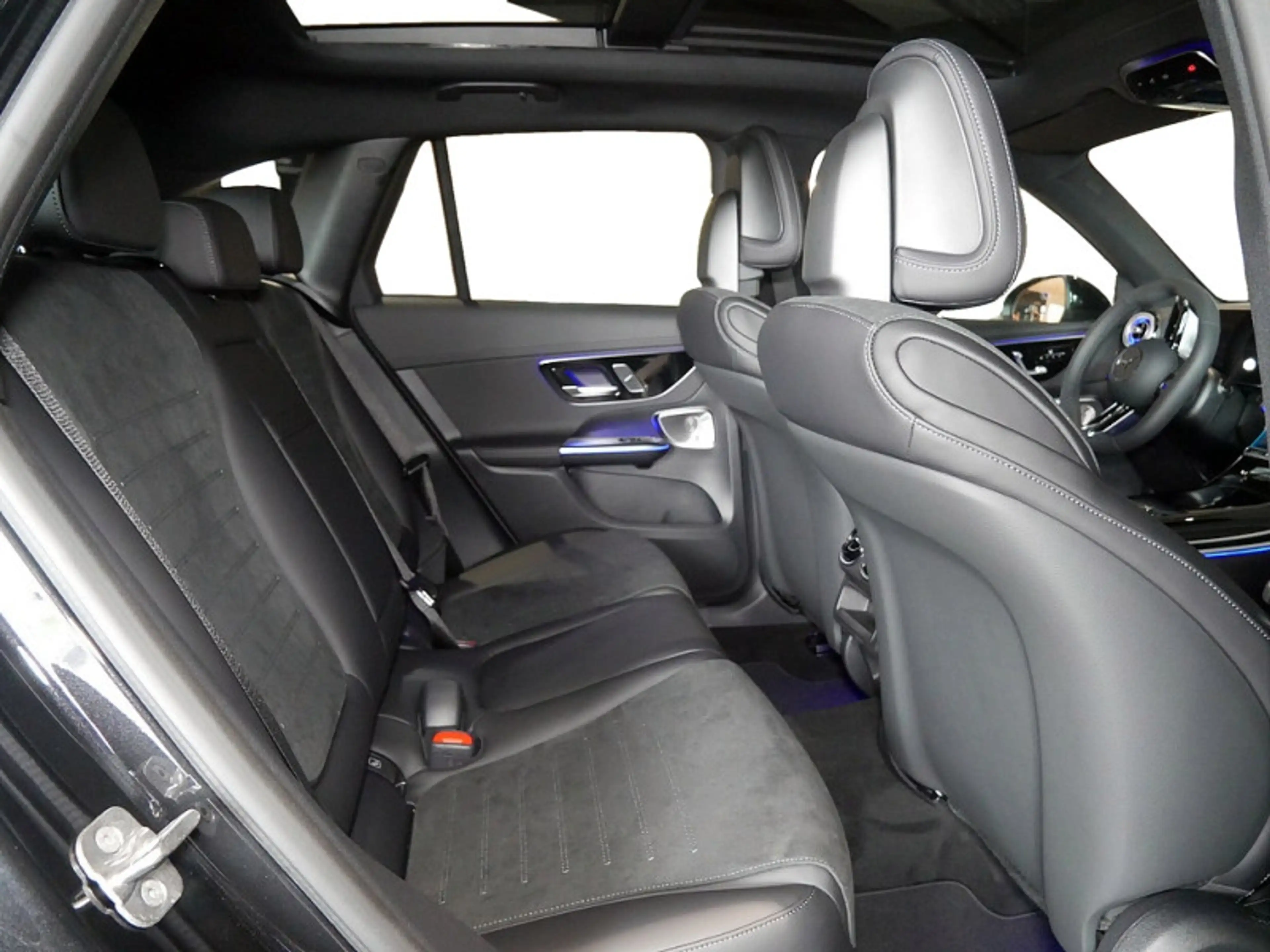 Mercedes-Benz GLC 300 d 4MATIC AMG BURM NIGHT MEMO AHK DISTR — photo 6