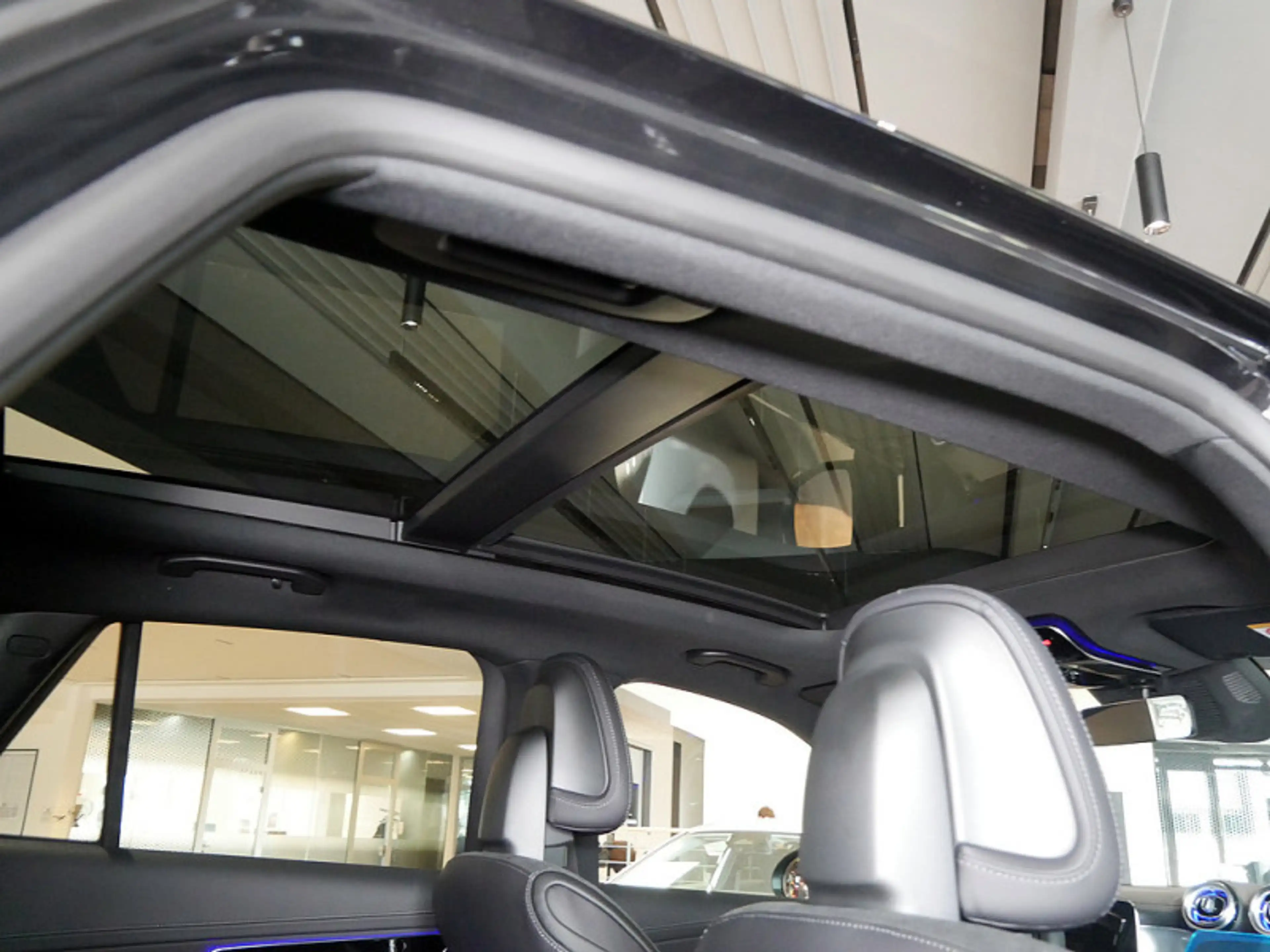 Mercedes-Benz GLC 300 d 4MATIC AMG BURM NIGHT MEMO AHK DISTR — photo 9