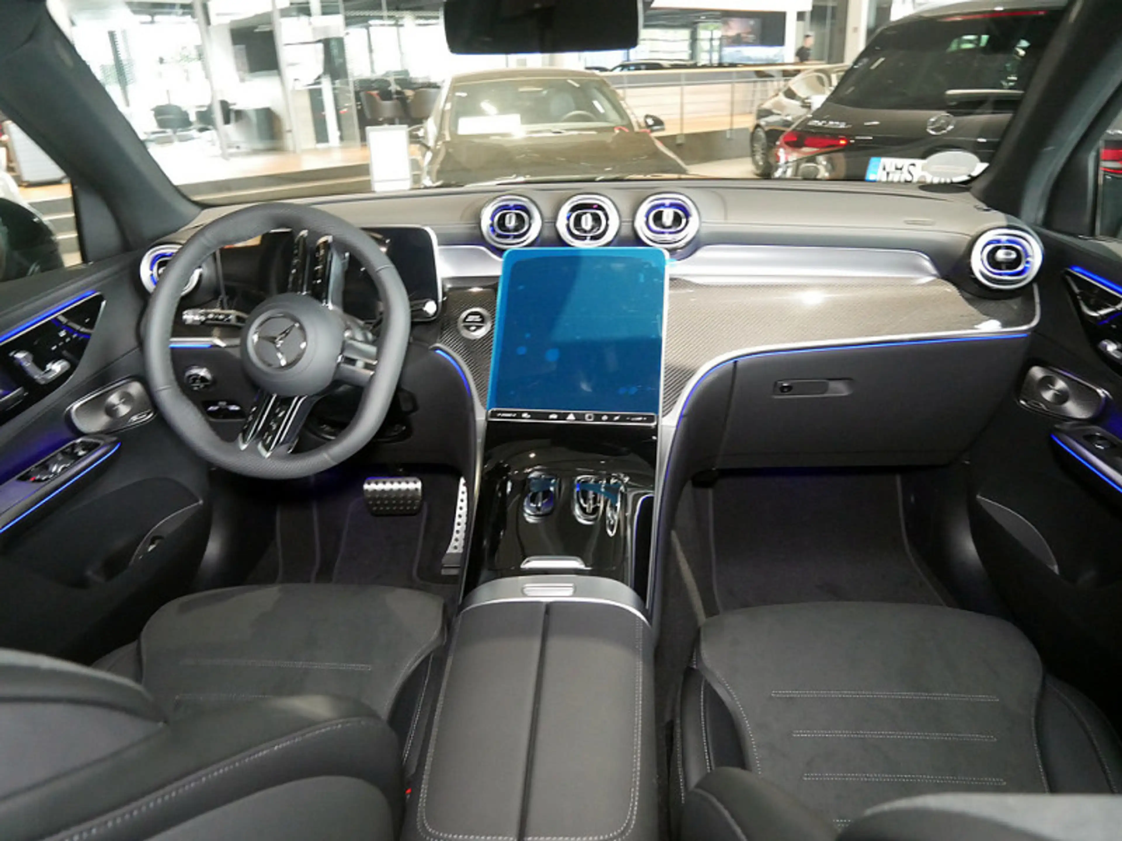 Mercedes-Benz GLC 300 d 4MATIC AMG BURM NIGHT MEMO AHK DISTR — photo 8