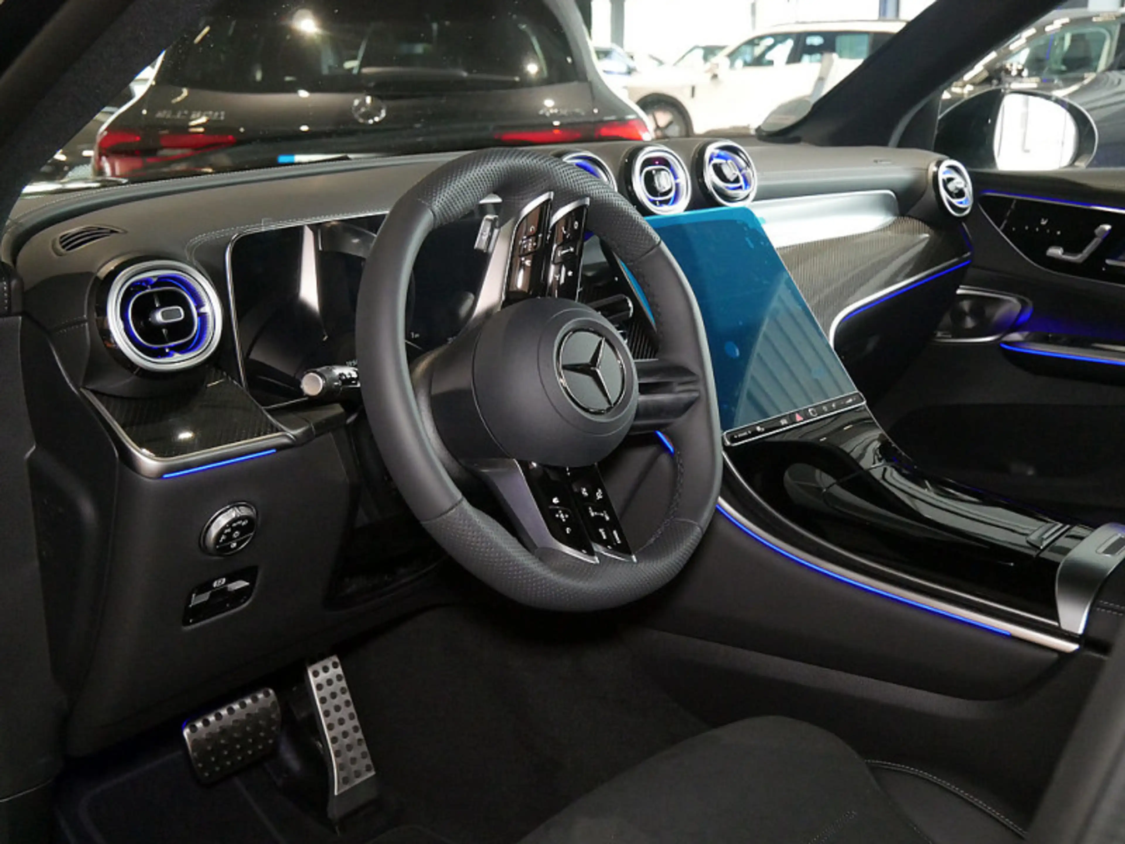 Mercedes-Benz GLC 300 d 4MATIC AMG BURM NIGHT MEMO AHK DISTR — photo 14