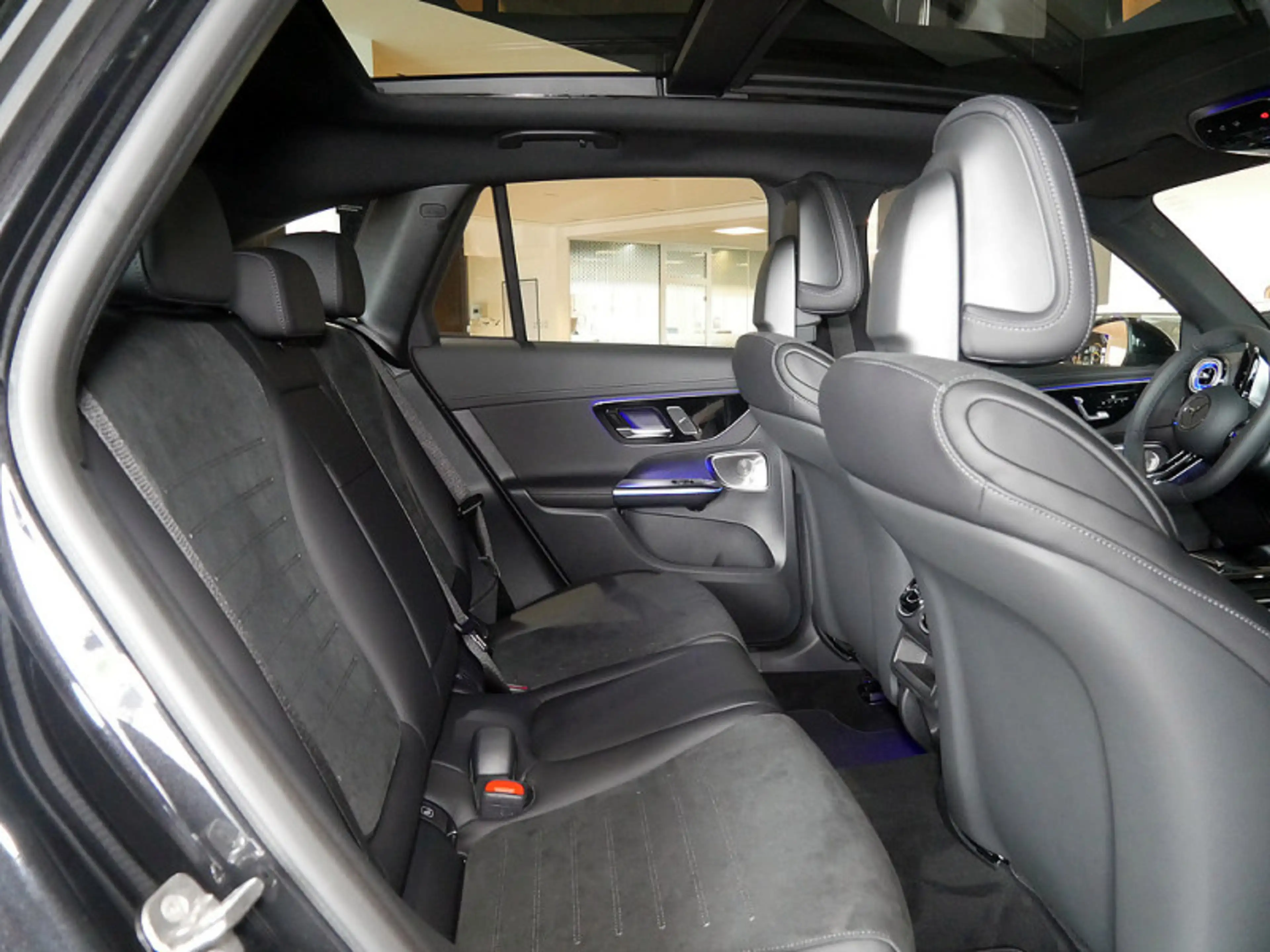 Mercedes-Benz GLC 300 d 4MATIC AMG BURM NIGHT MEMO AHK DISTR — photo 7