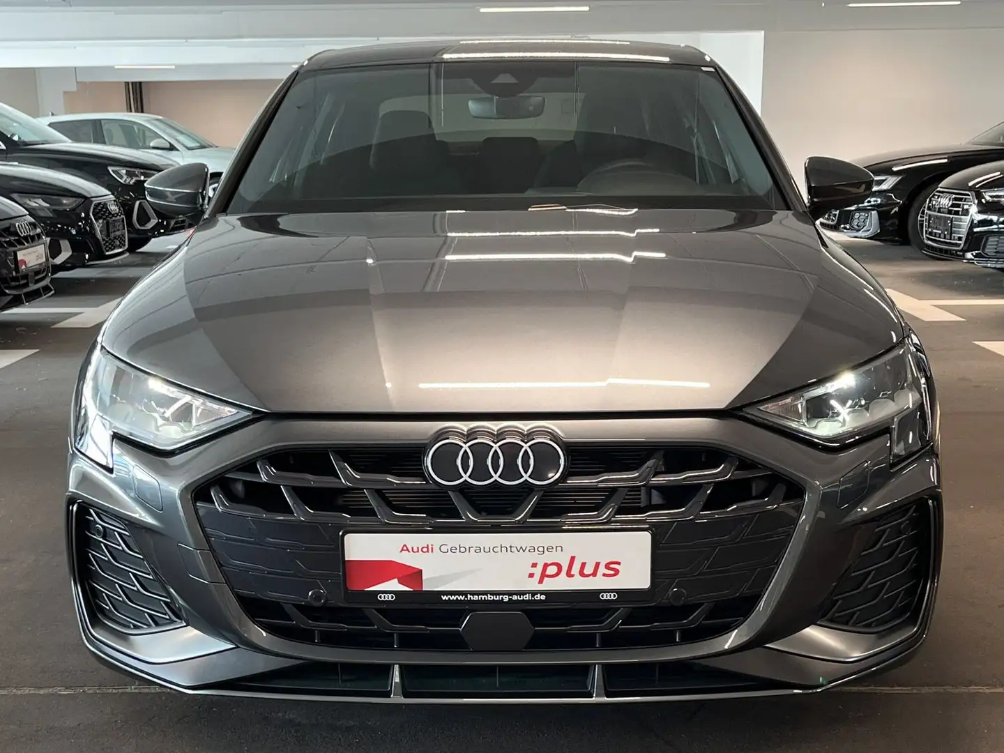 Audi A3 30 TFSI S line S tronic NAVI/LM18 Grijs - 2