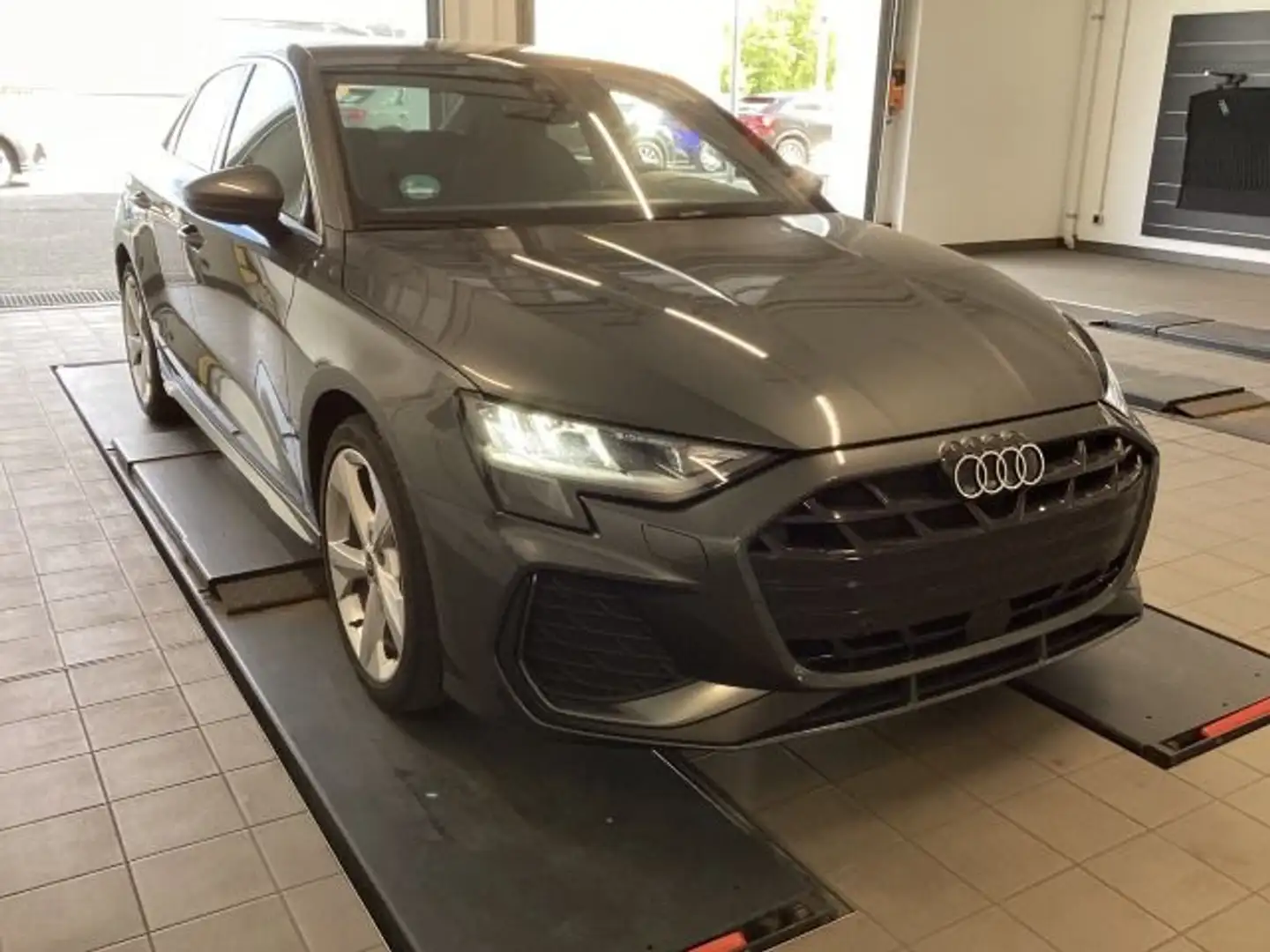 Audi A3 30 TFSI S line S tronic NAVI/LM18 Grau - 2
