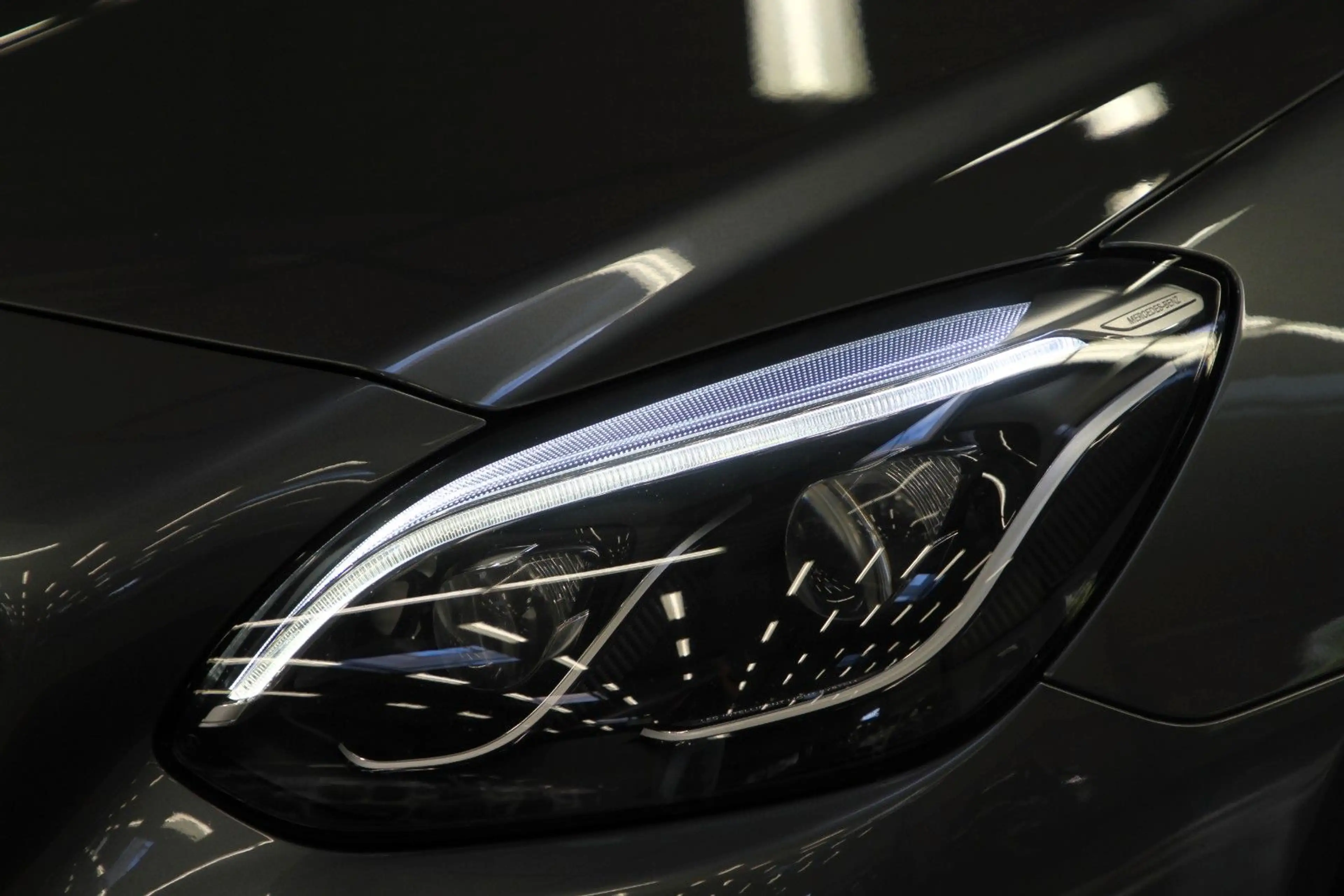 Mercedes-Benz SLC 300 Roadster AMG H&K / RFK / ILS / Ambiente — photo 4