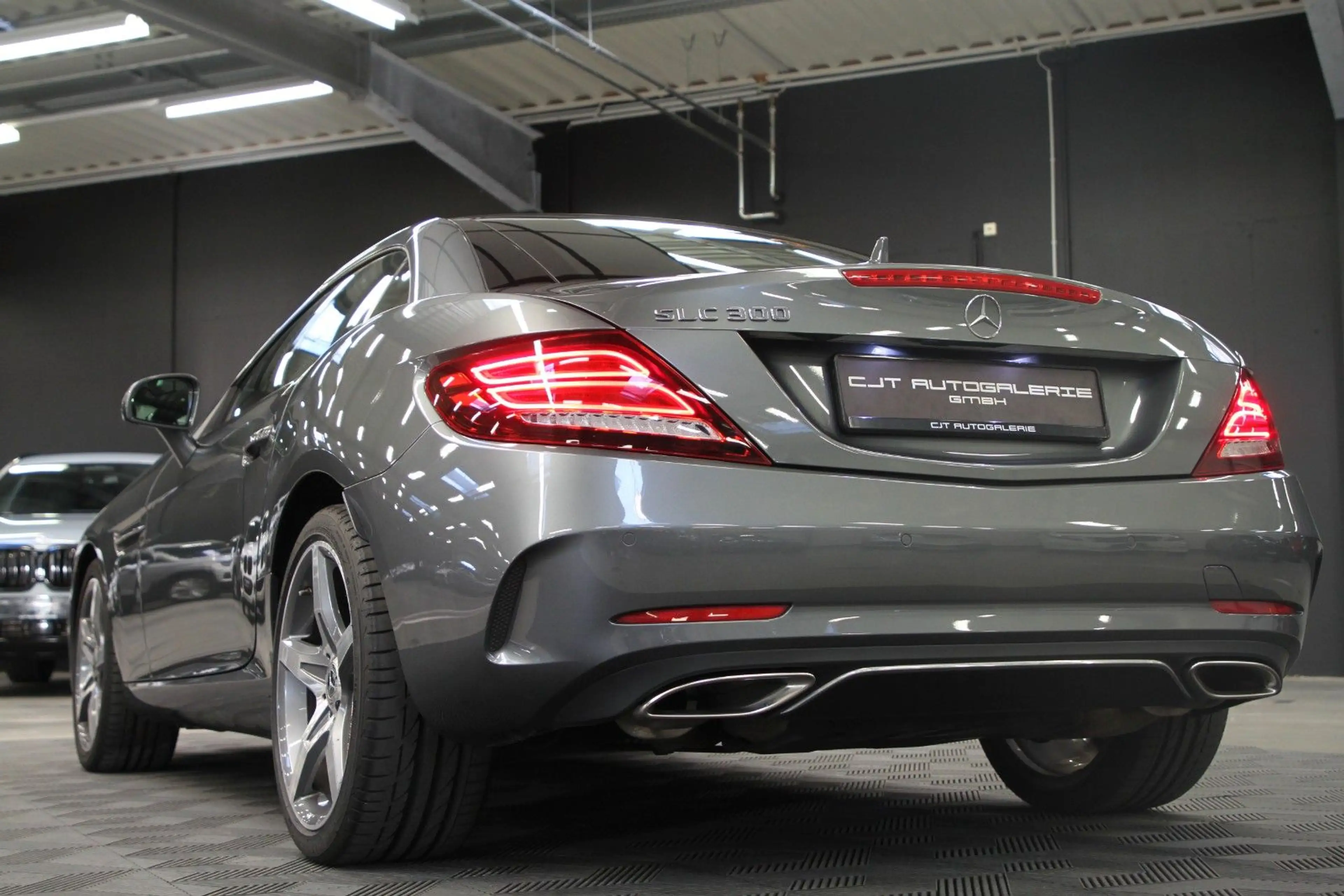 Mercedes-Benz SLC 300 Roadster AMG H&K / RFK / ILS / Ambiente — photo 6