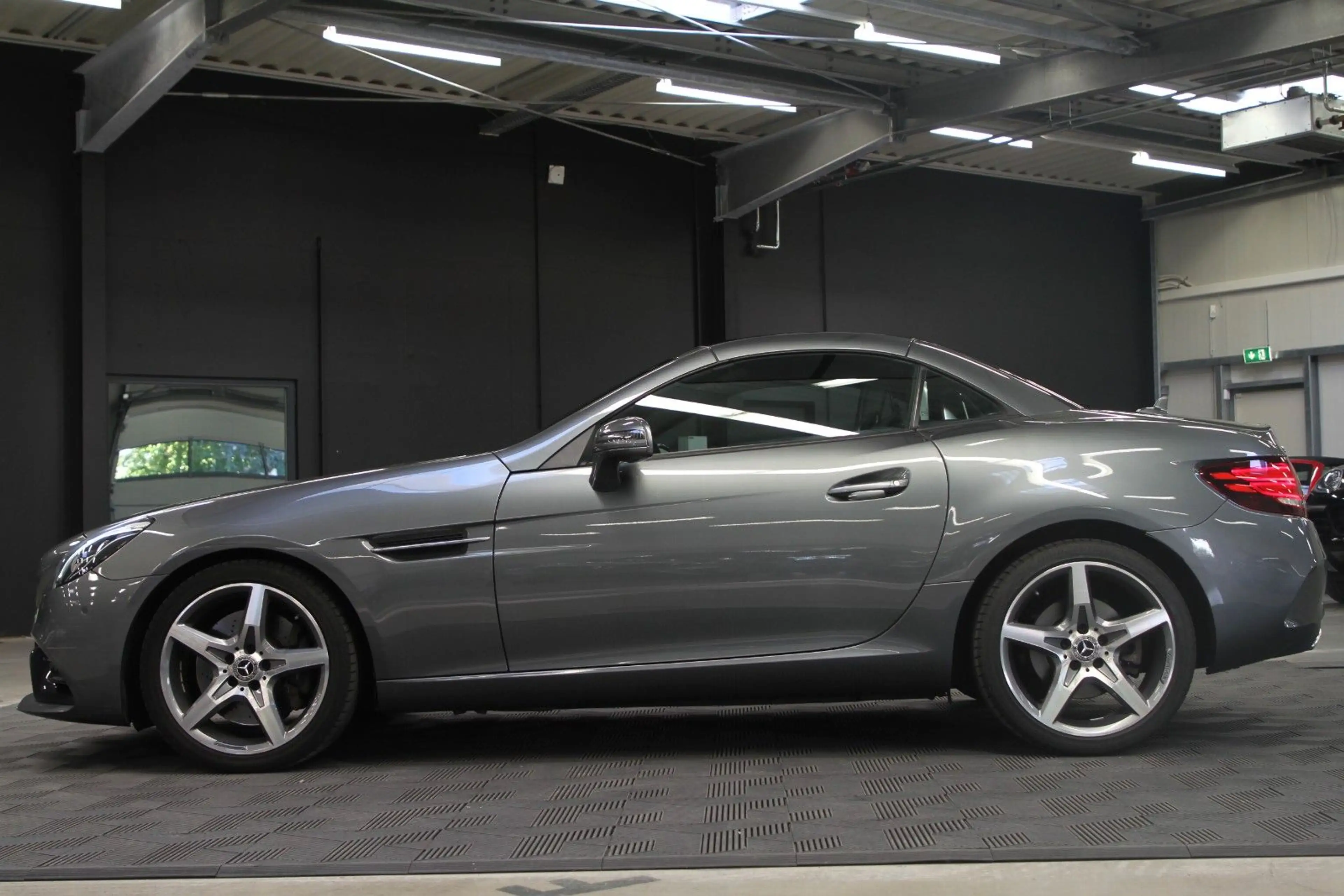 Mercedes-Benz SLC 300 Roadster AMG H&K / RFK / ILS / Ambiente — photo 5