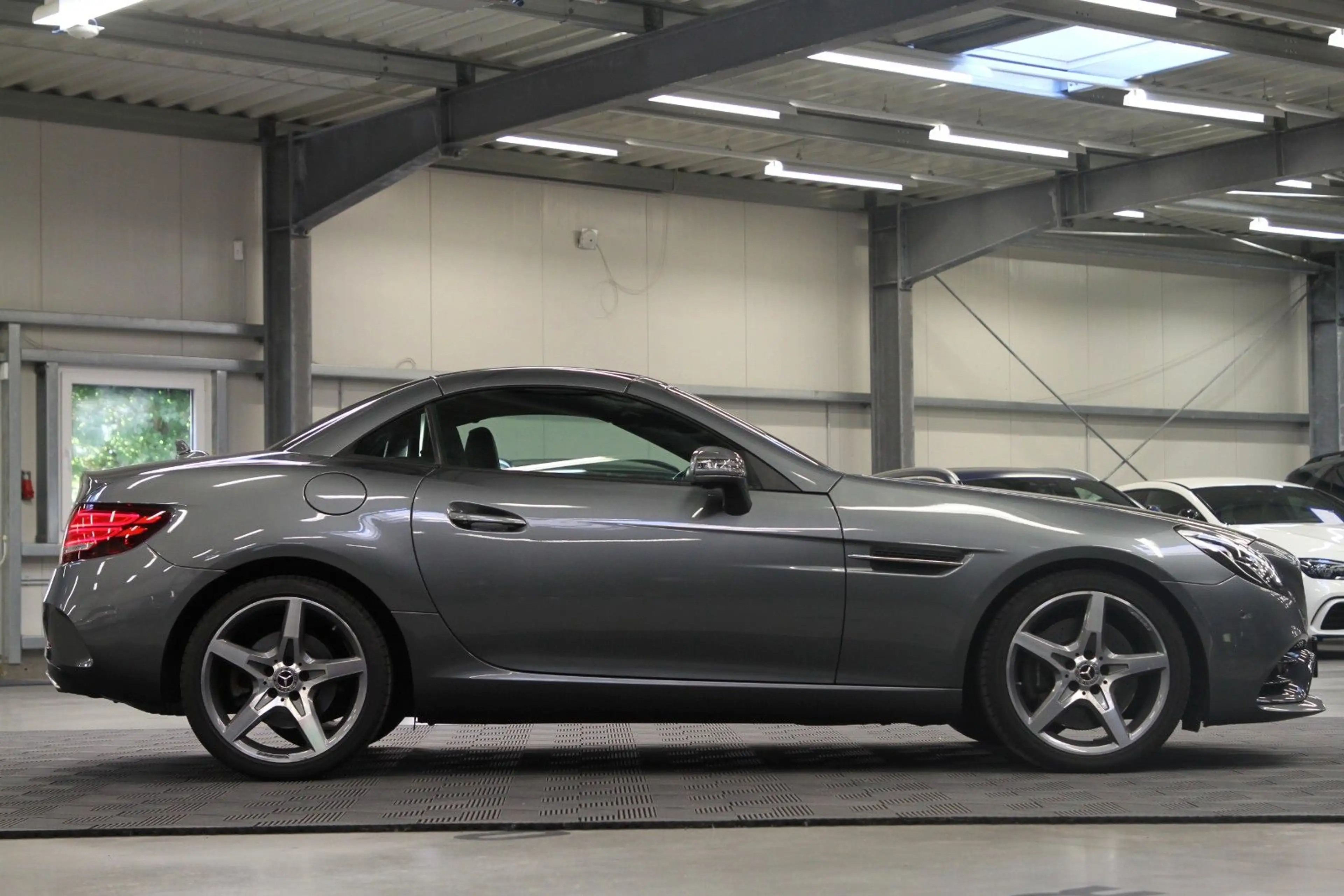 Mercedes-Benz SLC 300 Roadster AMG H&K / RFK / ILS / Ambiente — photo 9