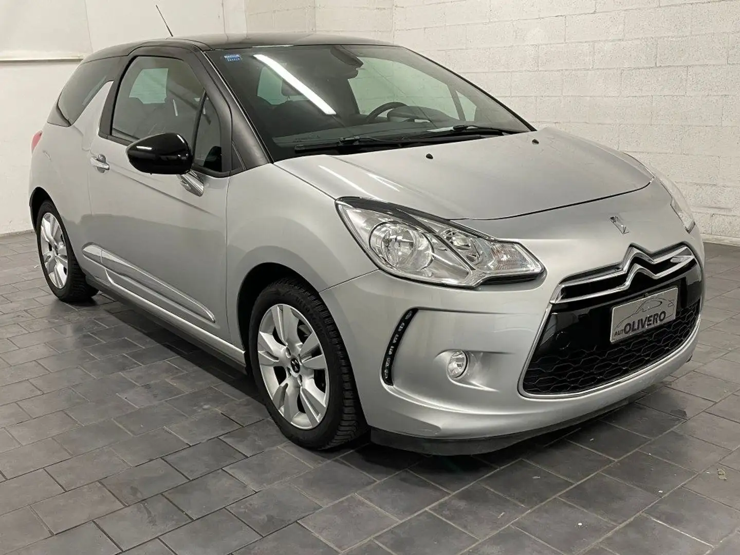 DS Automobiles DS 3 1.4 HDi 70CV So Chic-UNIPRO-NEOPATENTATI siva - 1