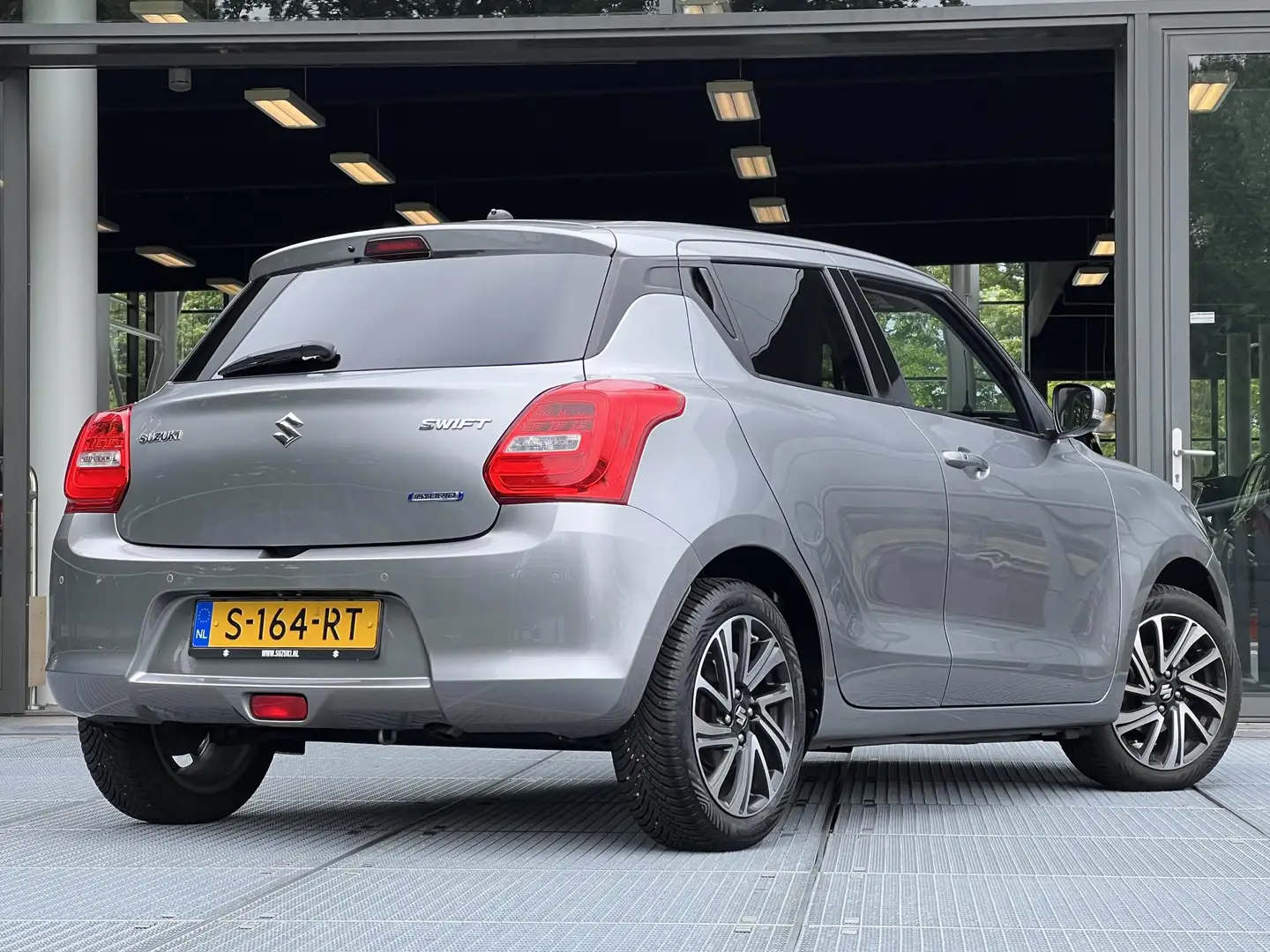 Suzuki Swift 1.2 Style Smart Hybrid | Navigatie | Adaptieve Cru Grijs - 2