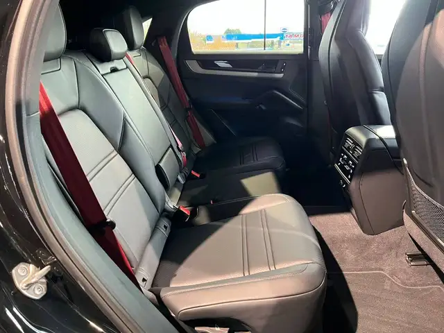 Porsche Cayenne view 10