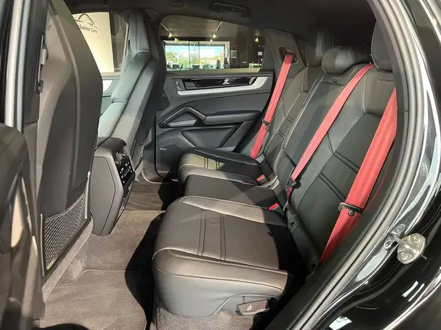 Porsche Cayenne view 9
