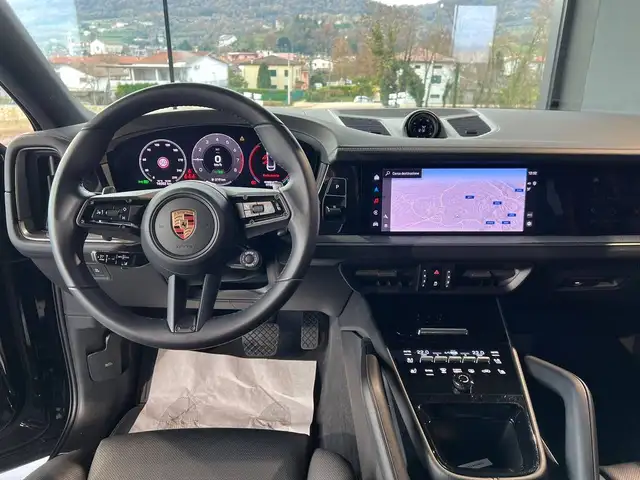 Porsche Cayenne view 12