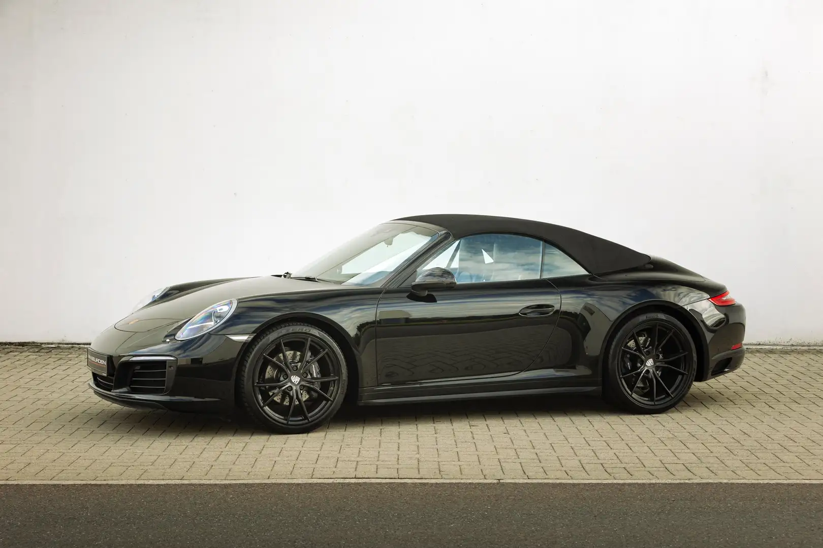 Porsche 991 911 Carrera 4 Cabriolet Noir - 1