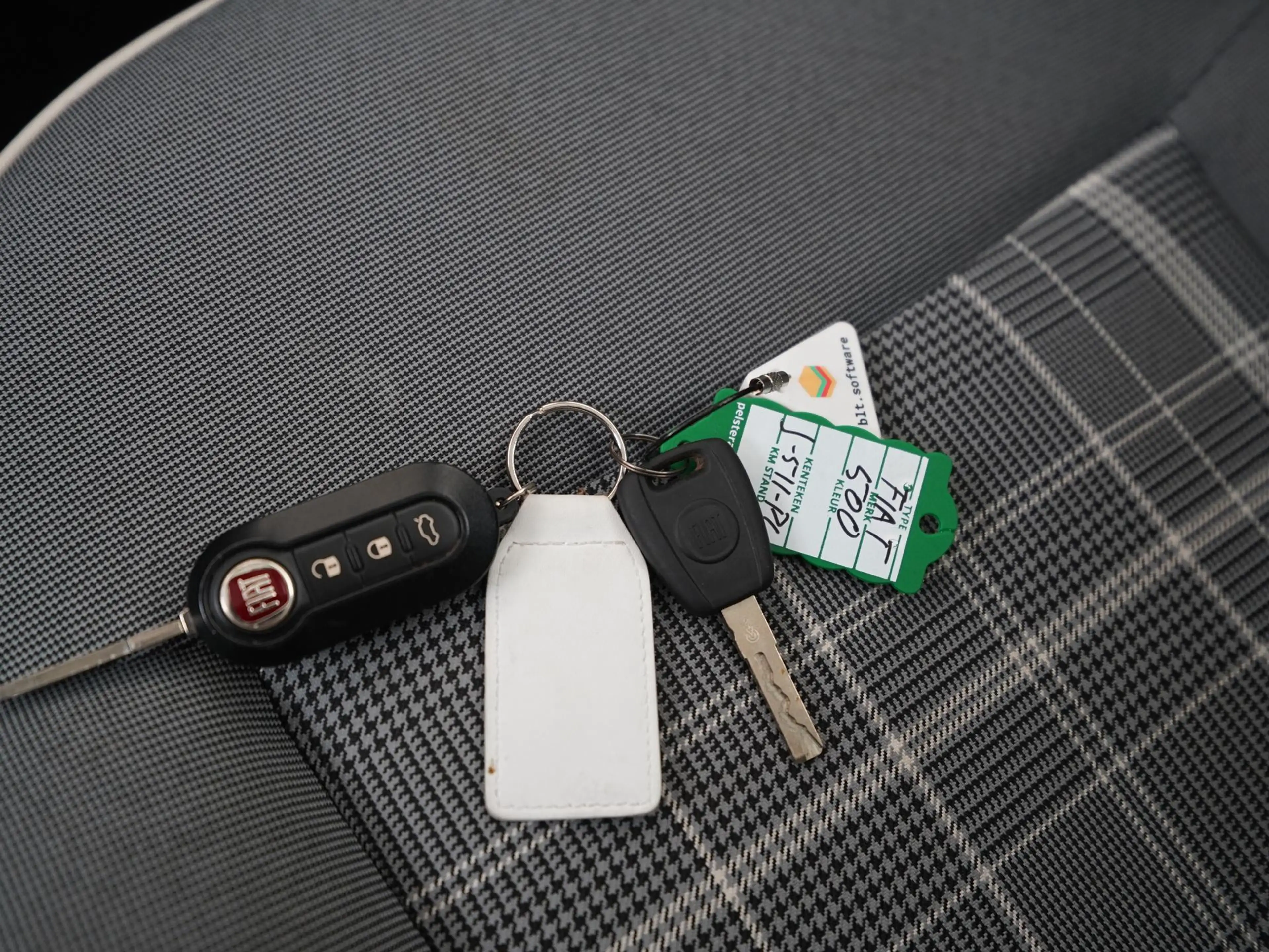Fiat 500 1.0 Hybrid Lounge | Panoramadak | Zondag Open! — photo 32