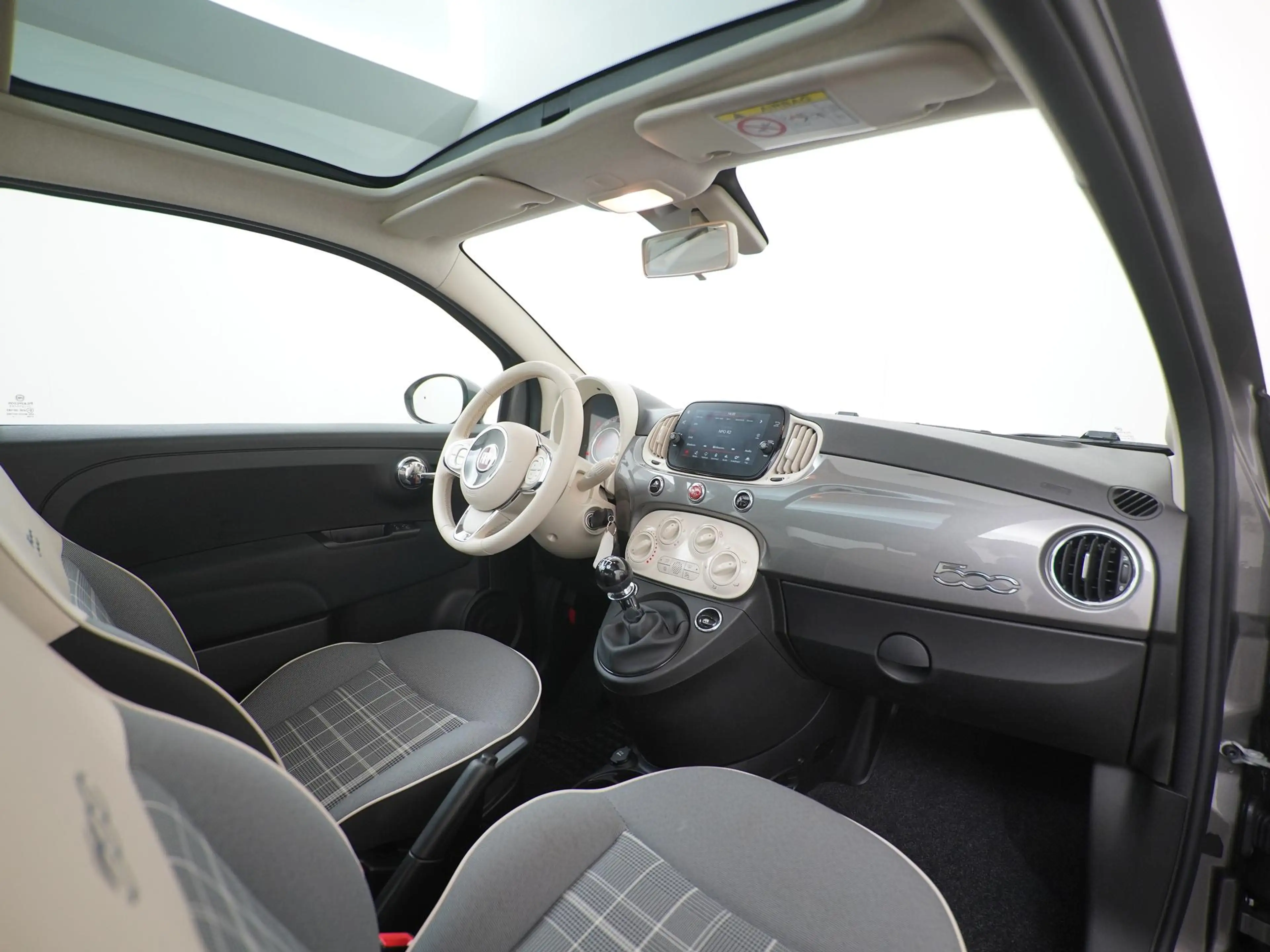 Fiat 500 1.0 Hybrid Lounge | Panoramadak | Zondag Open! — photo 2