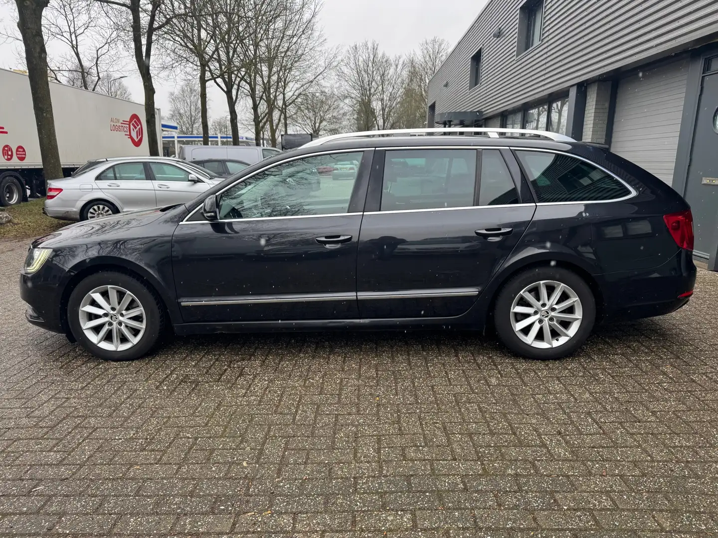 Skoda Superb Combi 1.6 TDI Ambition Schwarz - 2