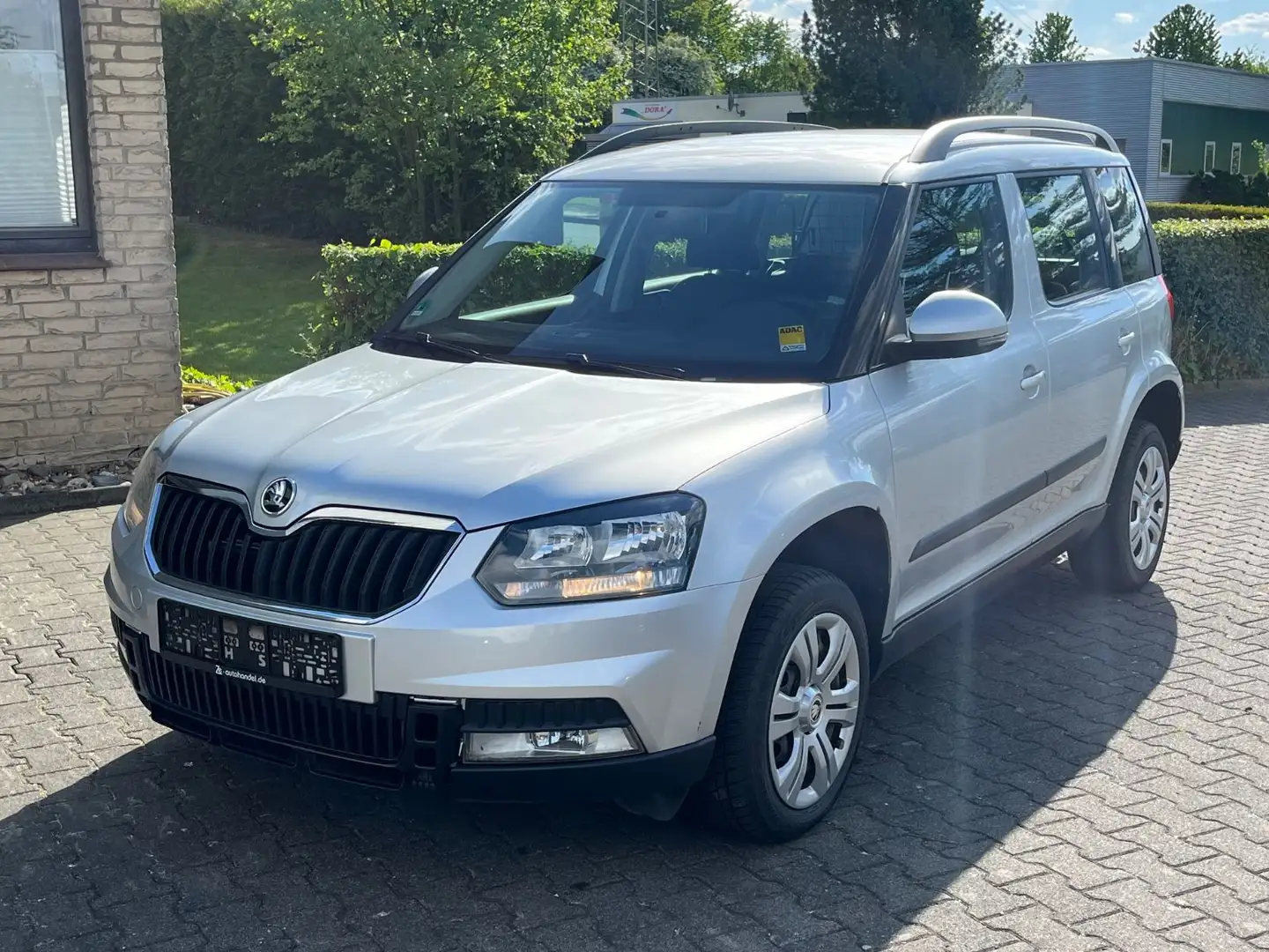 Skoda Yeti 2.0 TDI Active Outdoor 4x4 1.Hand AHK Argent - 1