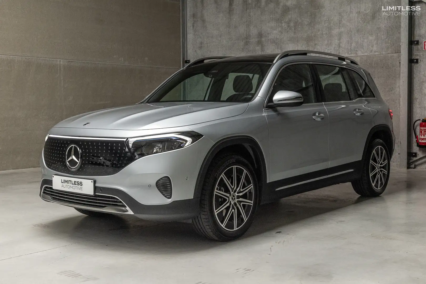 Mercedes-Benz EQB 250 + | Luxury Line / LED / PANO / WIDE / FULL Argent - 1