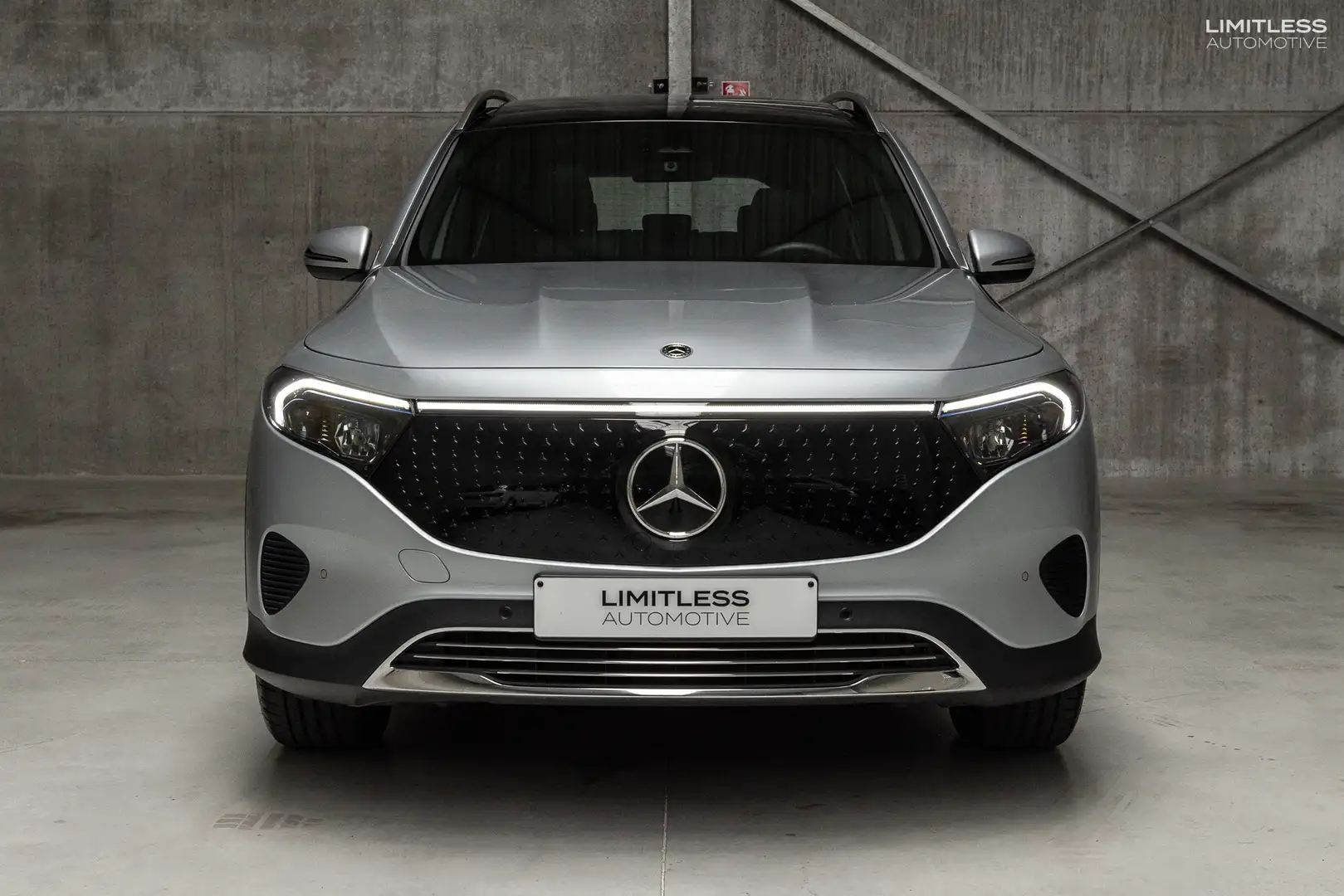 Mercedes-Benz EQB 250 + | Luxury Line / LED / PANO / WIDE / FULL Argent - 2