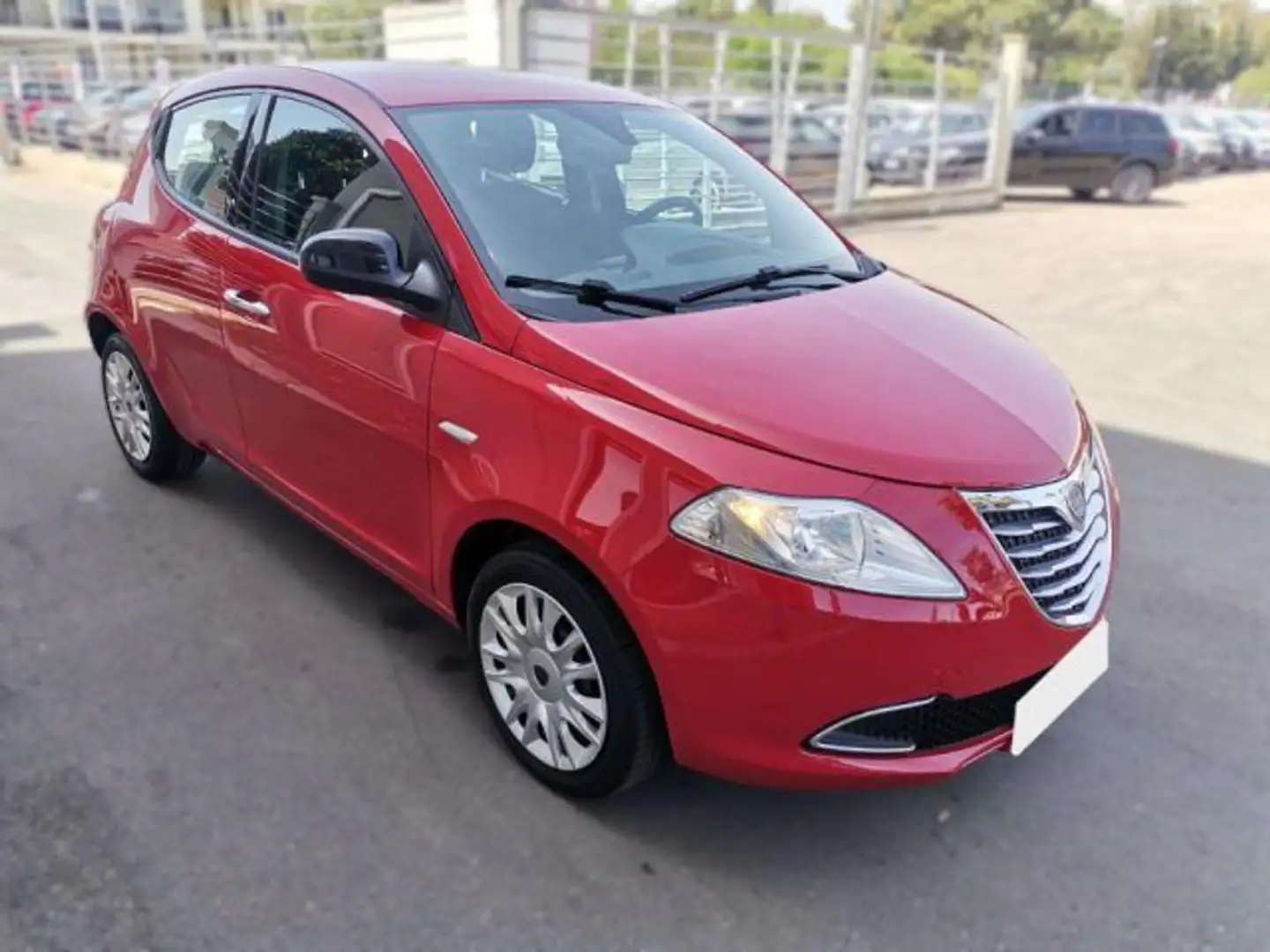 Lancia Ypsilon 1.0 FireFly 5 porte S&S Hybrid Rojo - 1