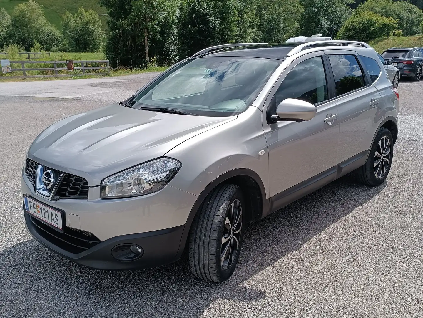 Nissan Qashqai+2 Qashqai+2 1,6 dCi 360 4WD  Start/Stop Silber - 1