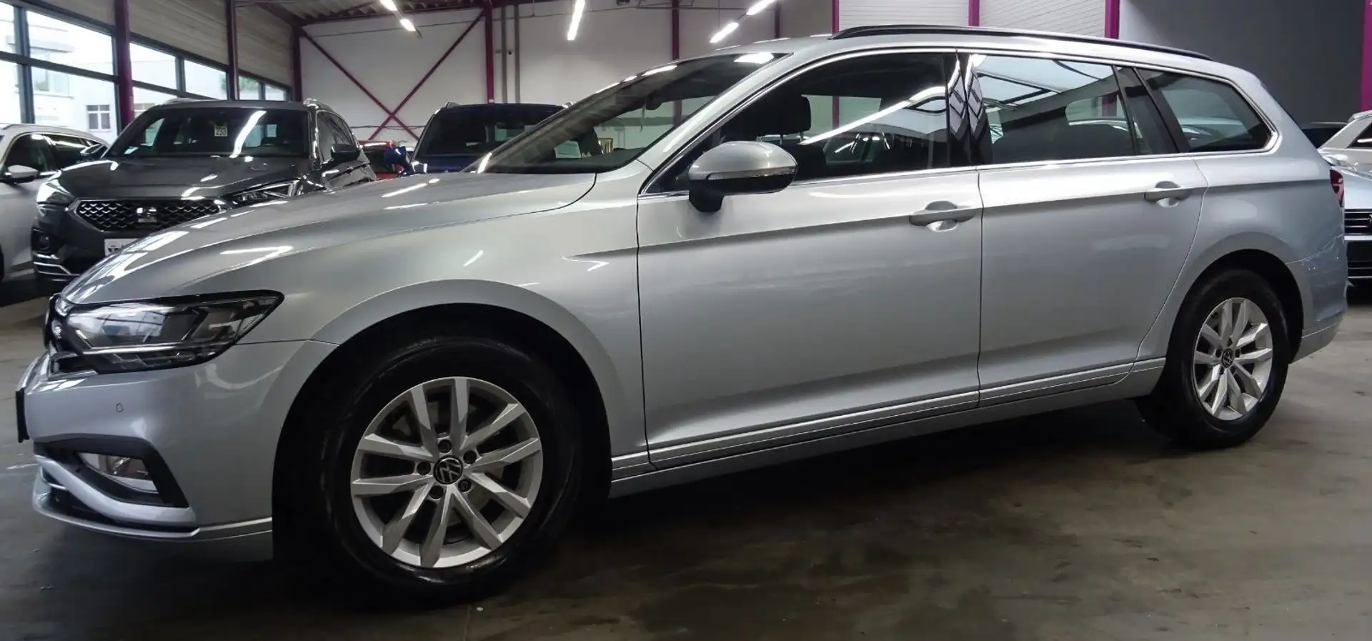 Volkswagen Passat Variant PASSAT 2.0 TDI CL.*AHK*ACC*CAM*MASSAGE* Silber - 2