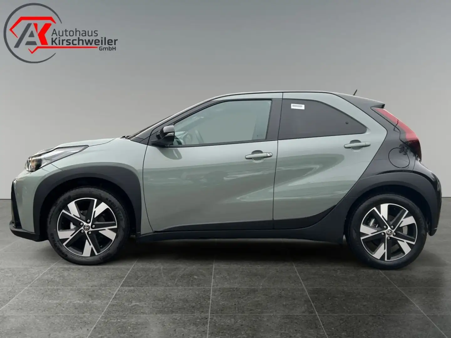 Toyota Aygo X 1,5 Hybrid Teamplayer (AB7) Grün - 2
