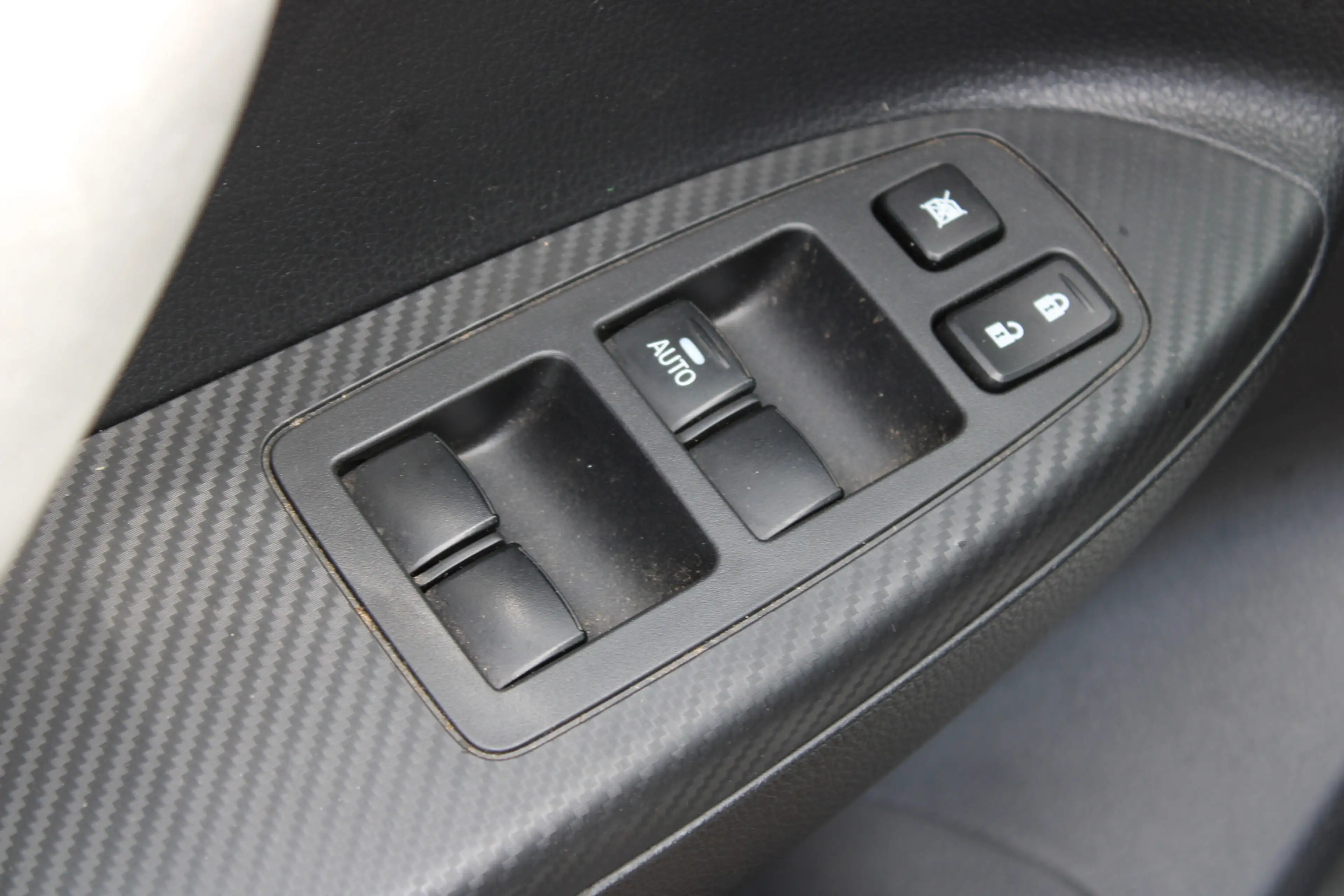 Mitsubishi Eclipse Cross 2.4 PHEV Intense — photo 7
