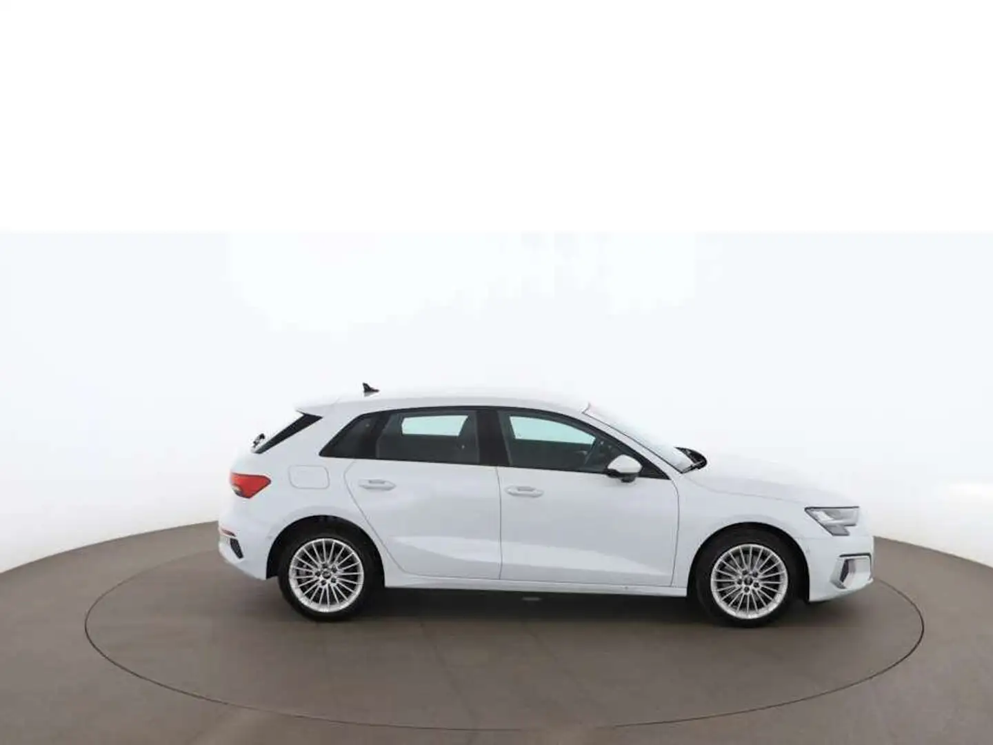 Audi A3 SB 35 TFSI advanced Aut LED NAVI SITZHZG TEMP bijela - 2
