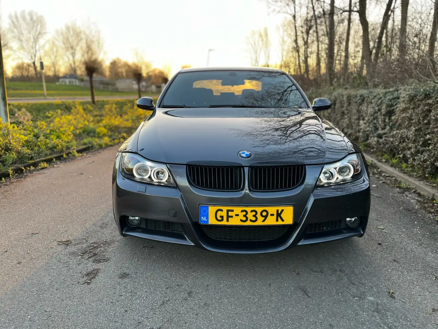 BMW 318 BMW 3-Serie (e90) M pakket 2.0 I 318 Grijs - 2