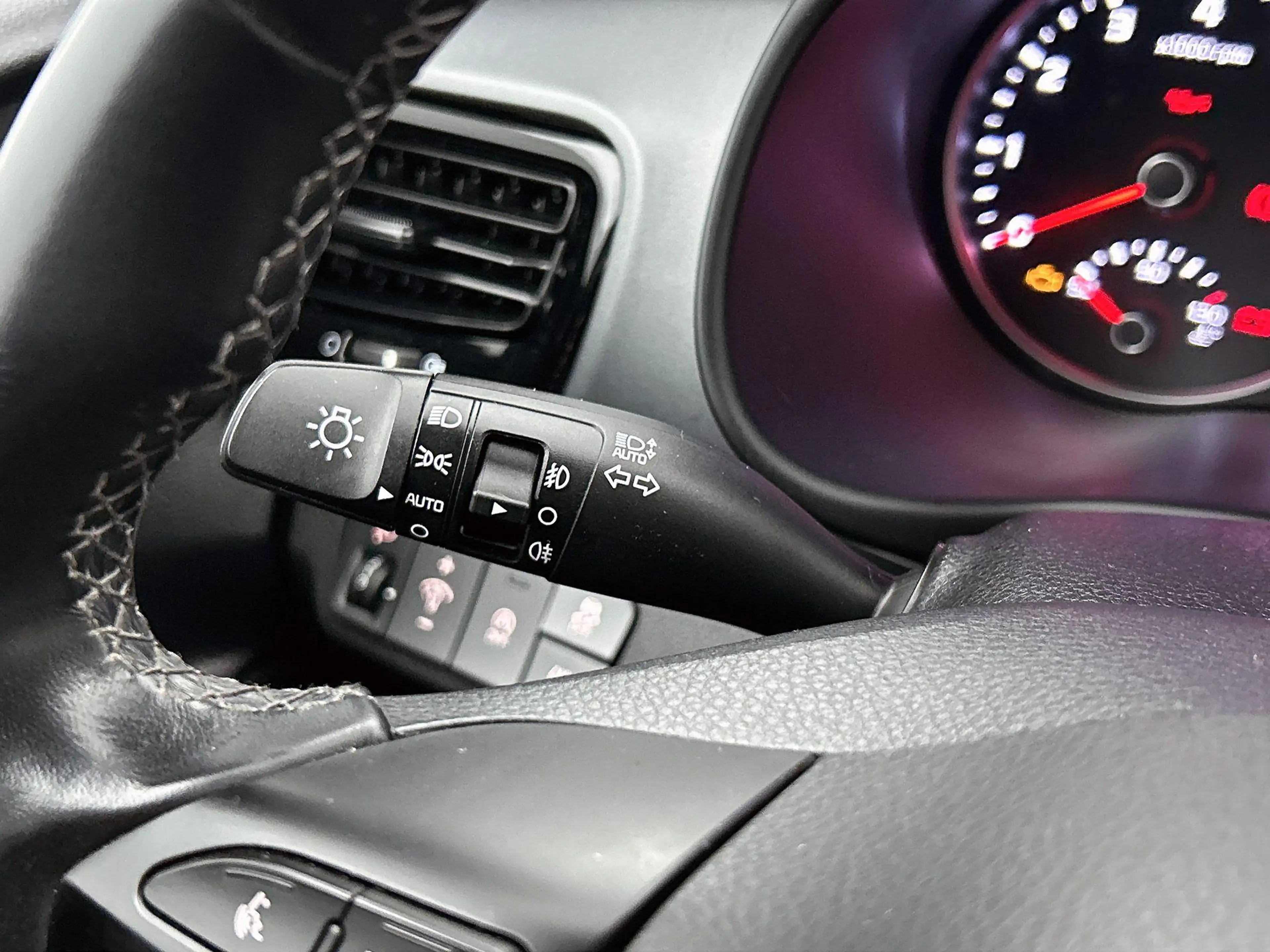 Kia Stonic 1.0 T-GDi MHEV DynamicLine | Apple Carplay / Andro — photo 9