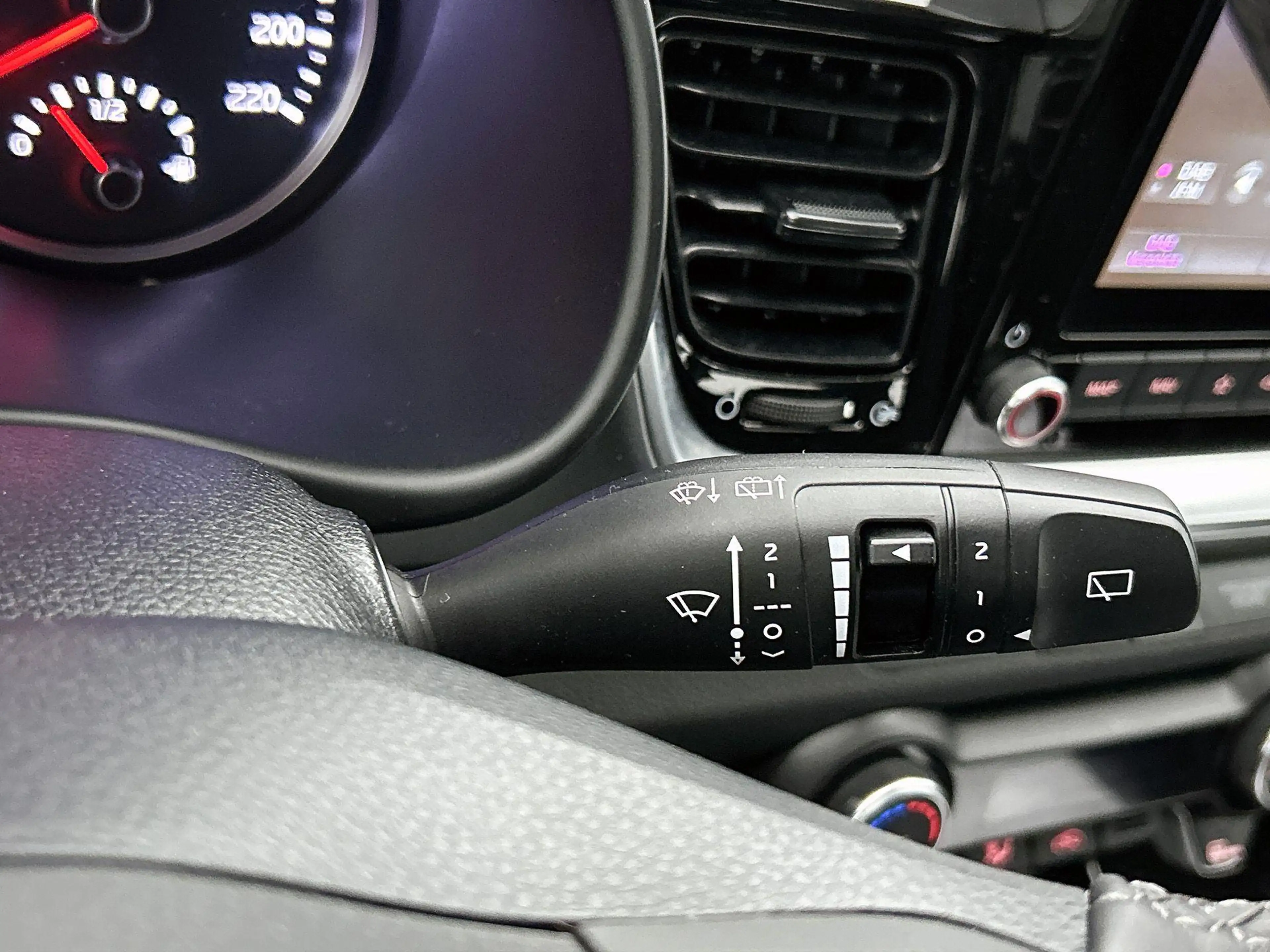Kia Stonic 1.0 T-GDi MHEV DynamicLine | Apple Carplay / Andro — photo 8