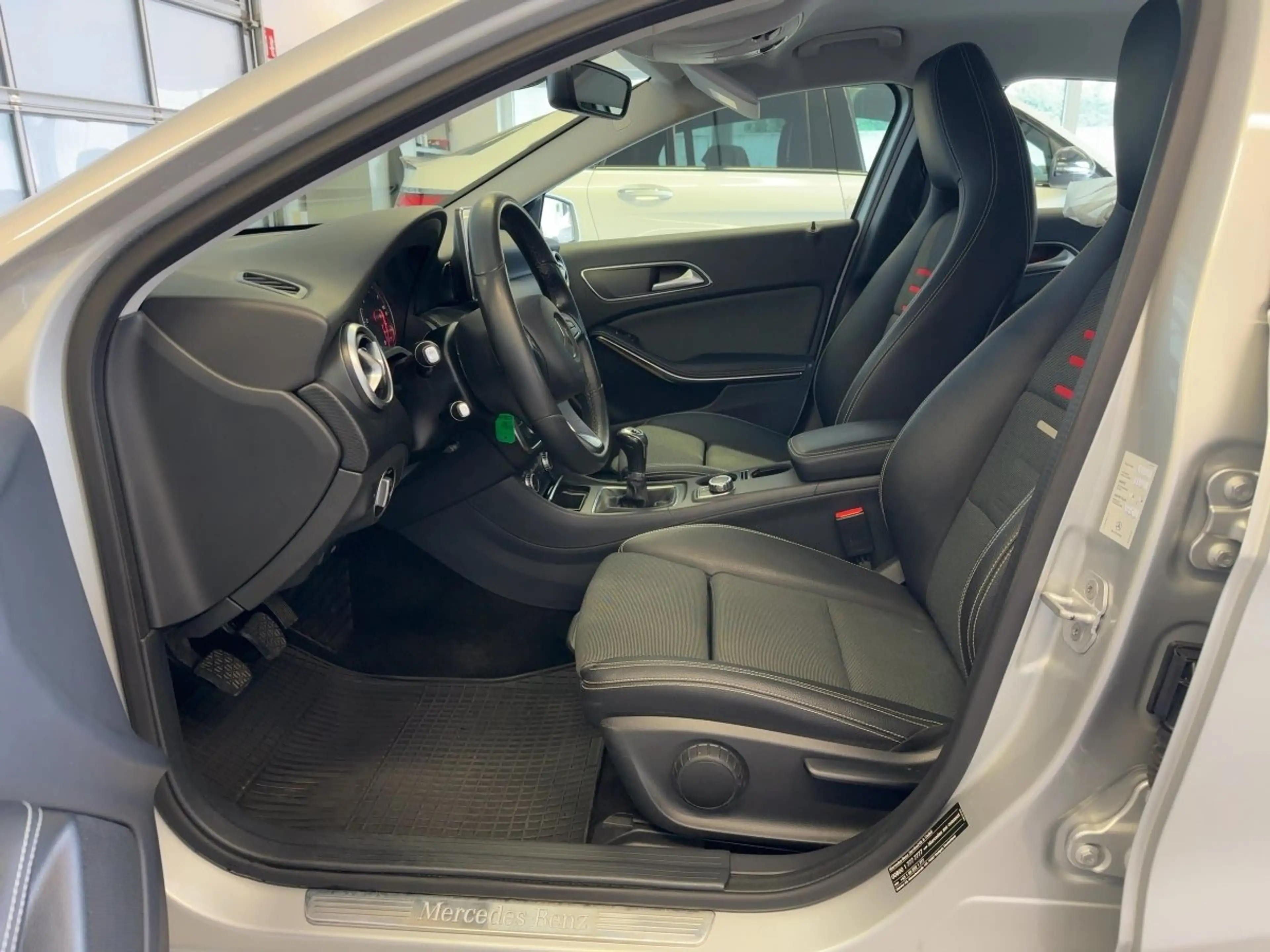 Mercedes-Benz A 180 d SH Navi LED — photo 3