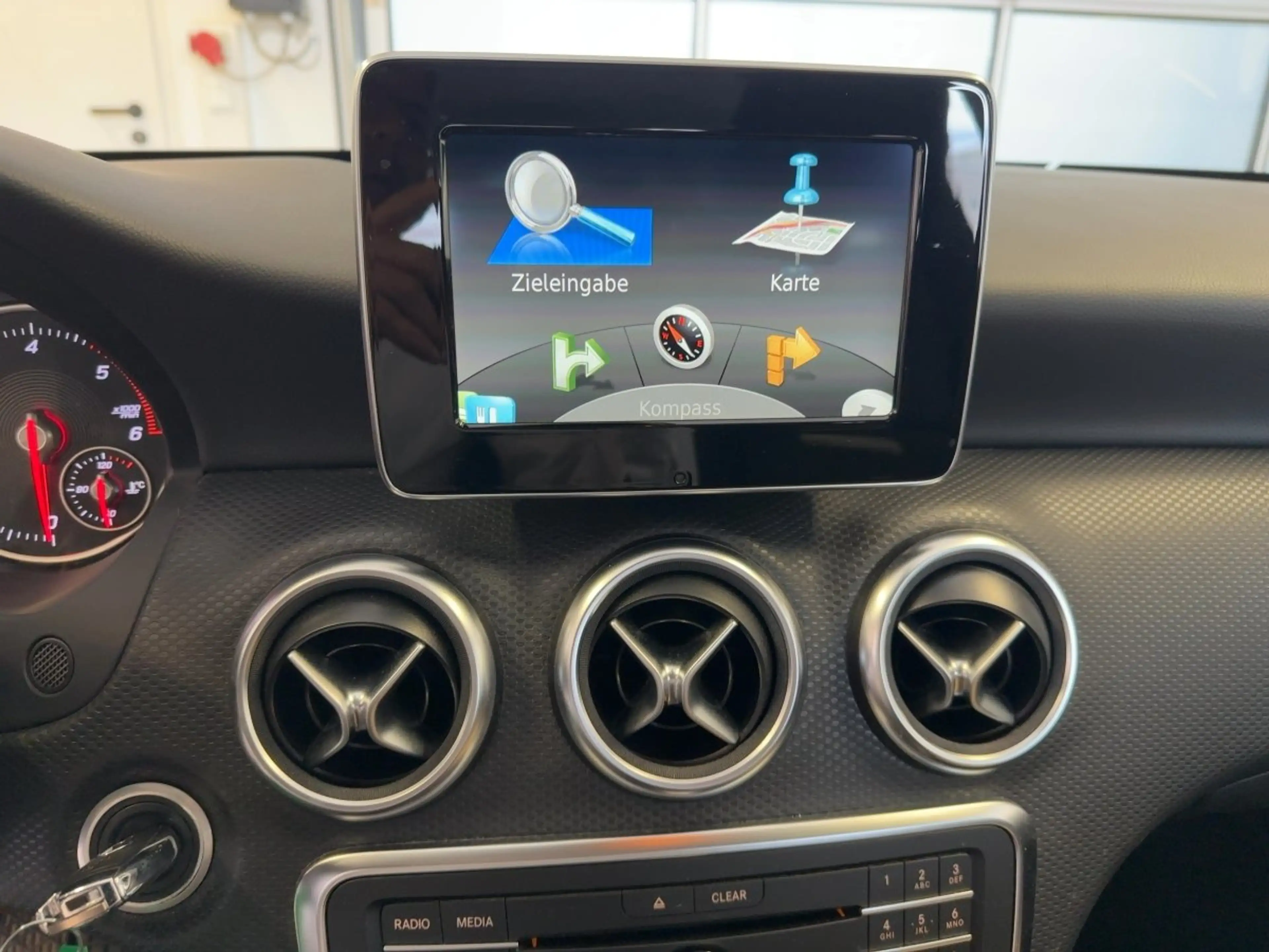 Mercedes-Benz A 180 d SH Navi LED — photo 4