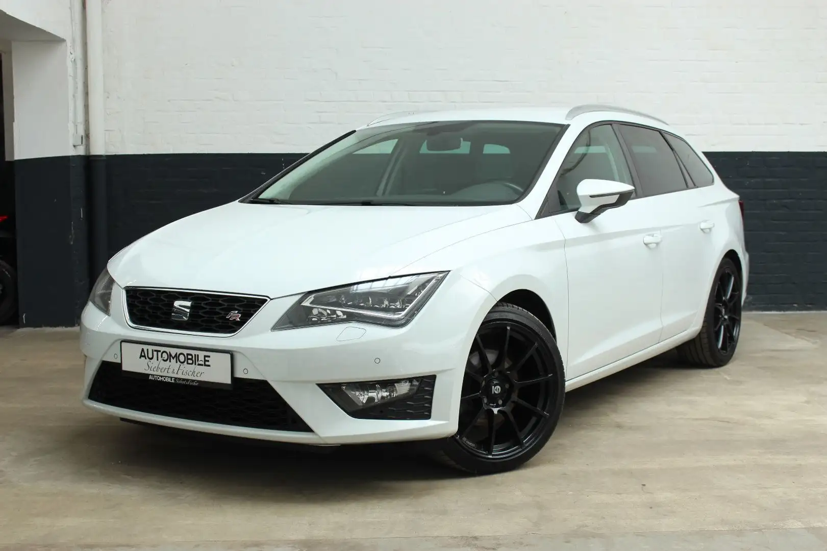 SEAT Leon ST FR 1.4TSI ACT DSG*LED*Navi*Carplay*AHK Weiß - 1