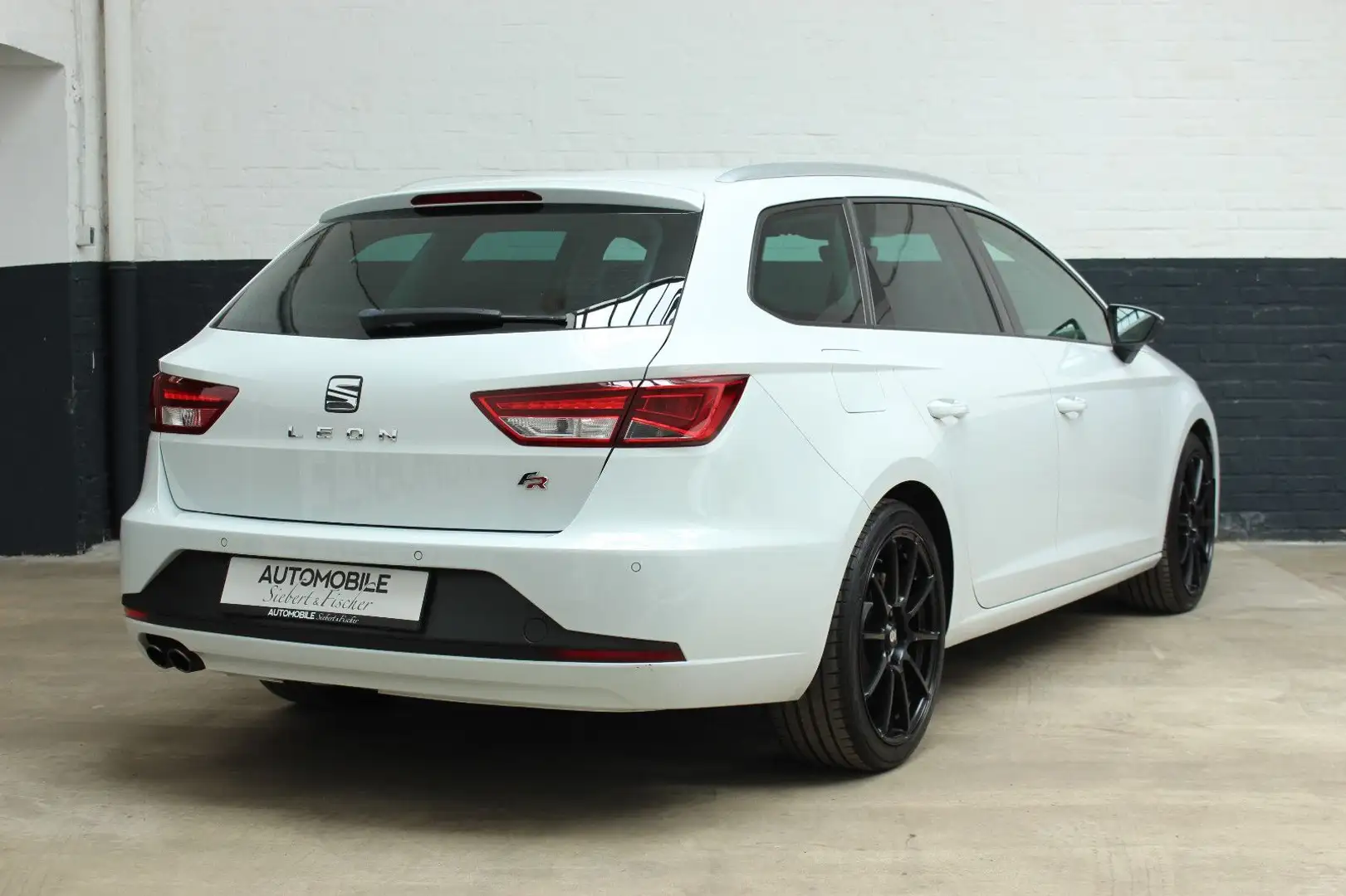 SEAT Leon ST FR 1.4TSI ACT DSG*LED*Navi*Carplay*AHK Weiß - 2