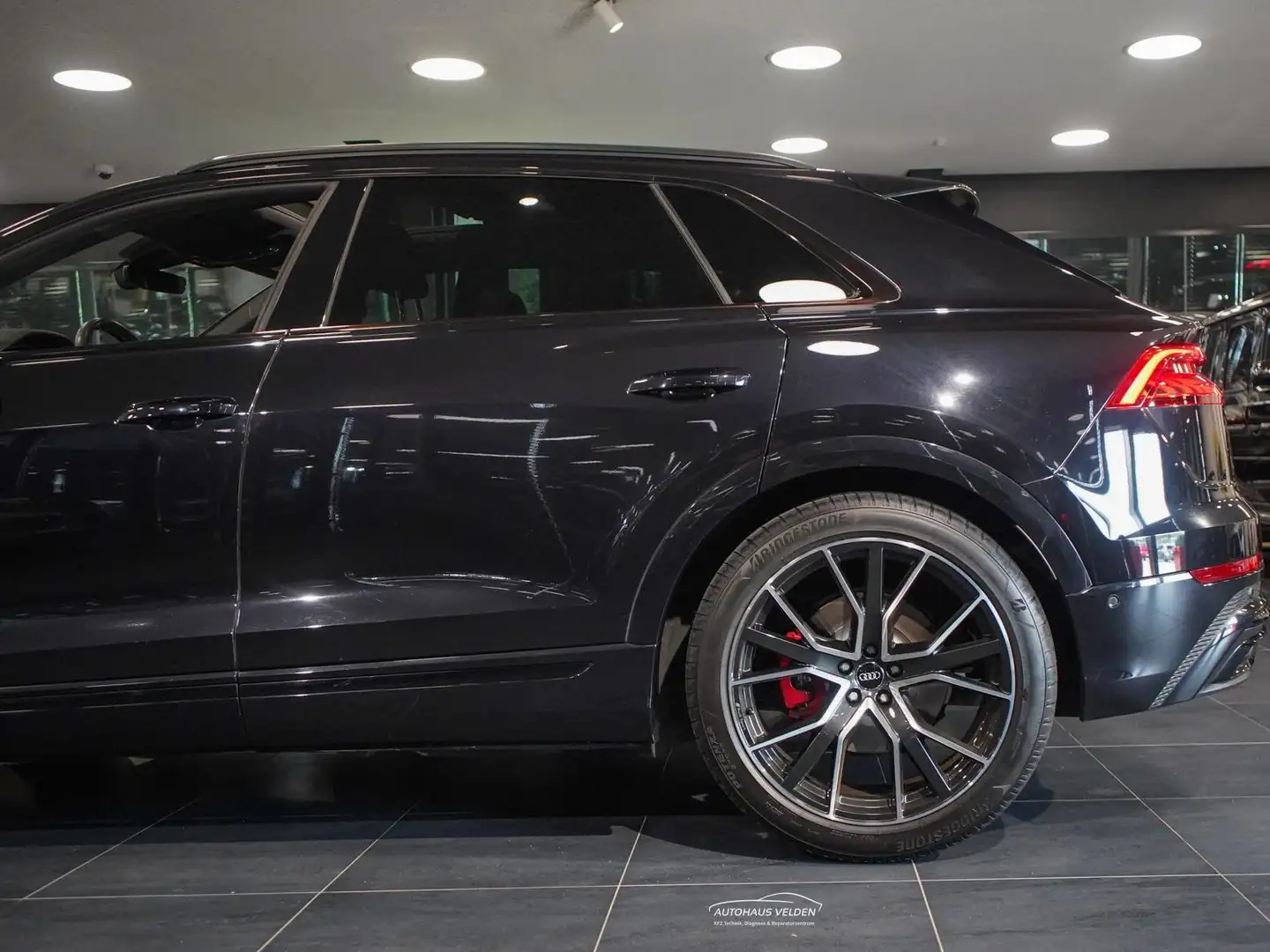 Audi Q8 50 TDI quattro Schwarz - 2