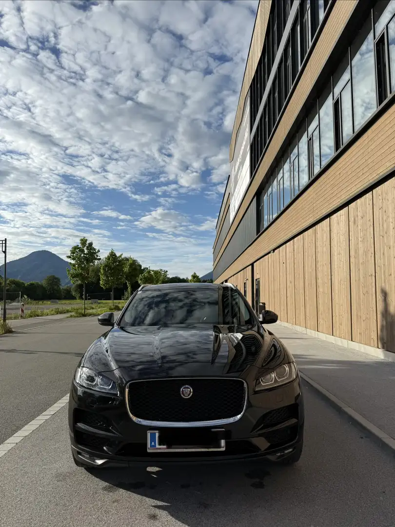 Jaguar F-Pace 20d AWD Portfolio Aut. Schwarz - 1