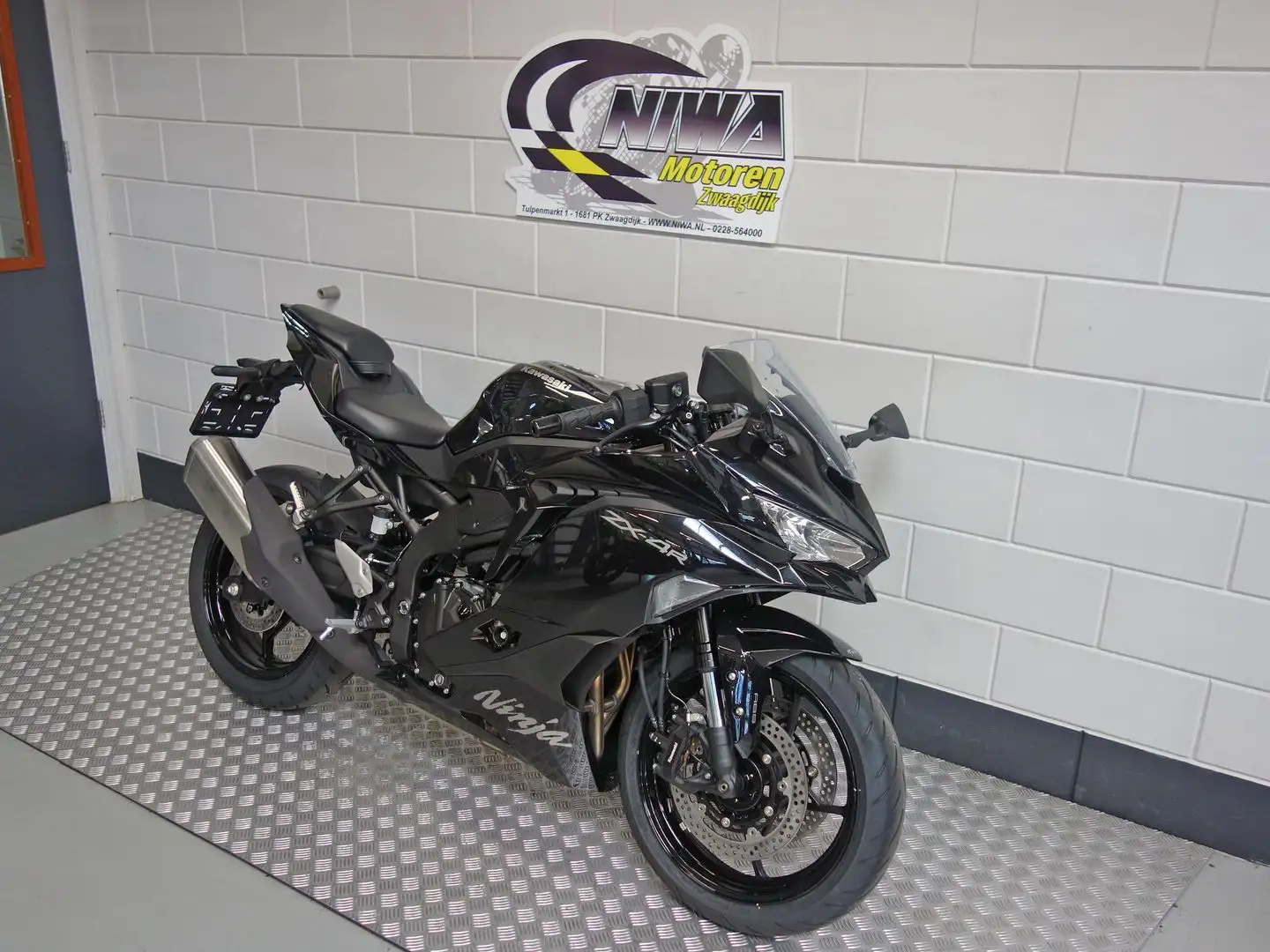 Kawasaki Ninja ZX-4RR Zwart - 2