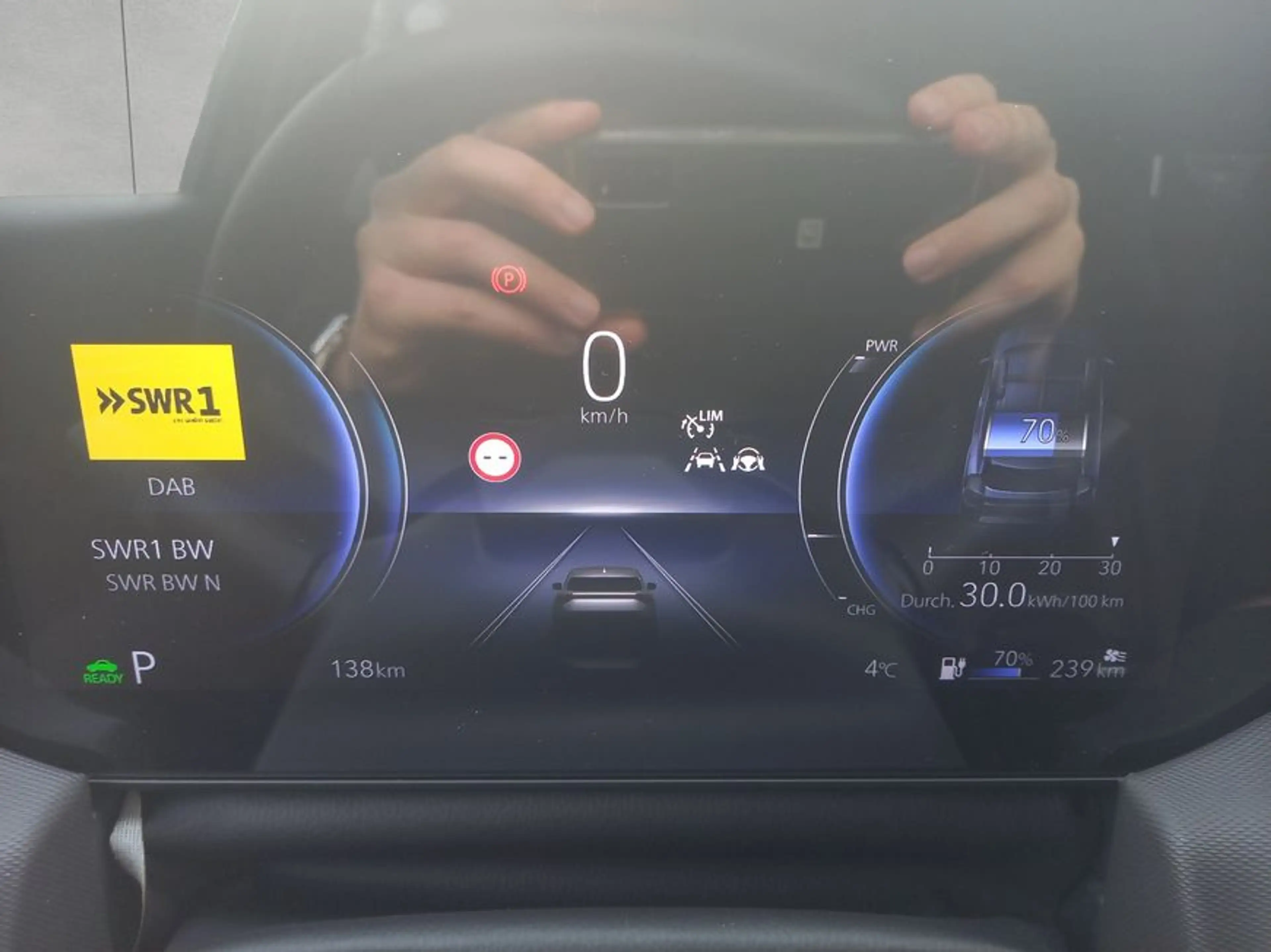 Toyota Urban Cruiser 61kWh Lounge 360° Keyless LED — photo 13