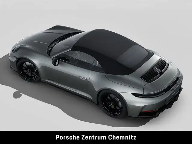 Porsche 911 view 4