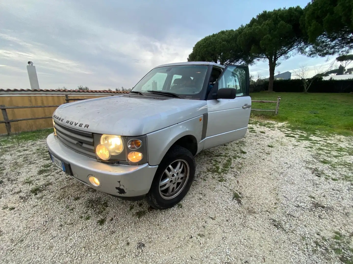 Land Rover Range Rover Vogue Gümüş rengi - 1