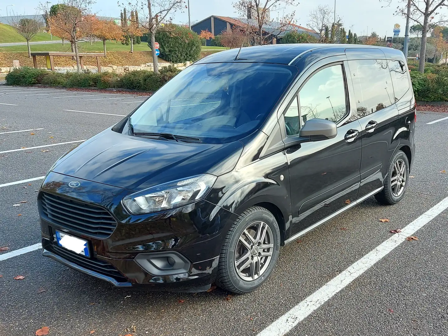 Ford Tourneo Courier 1.5 TDCi 75 CV, Euro 6 Nero - 1