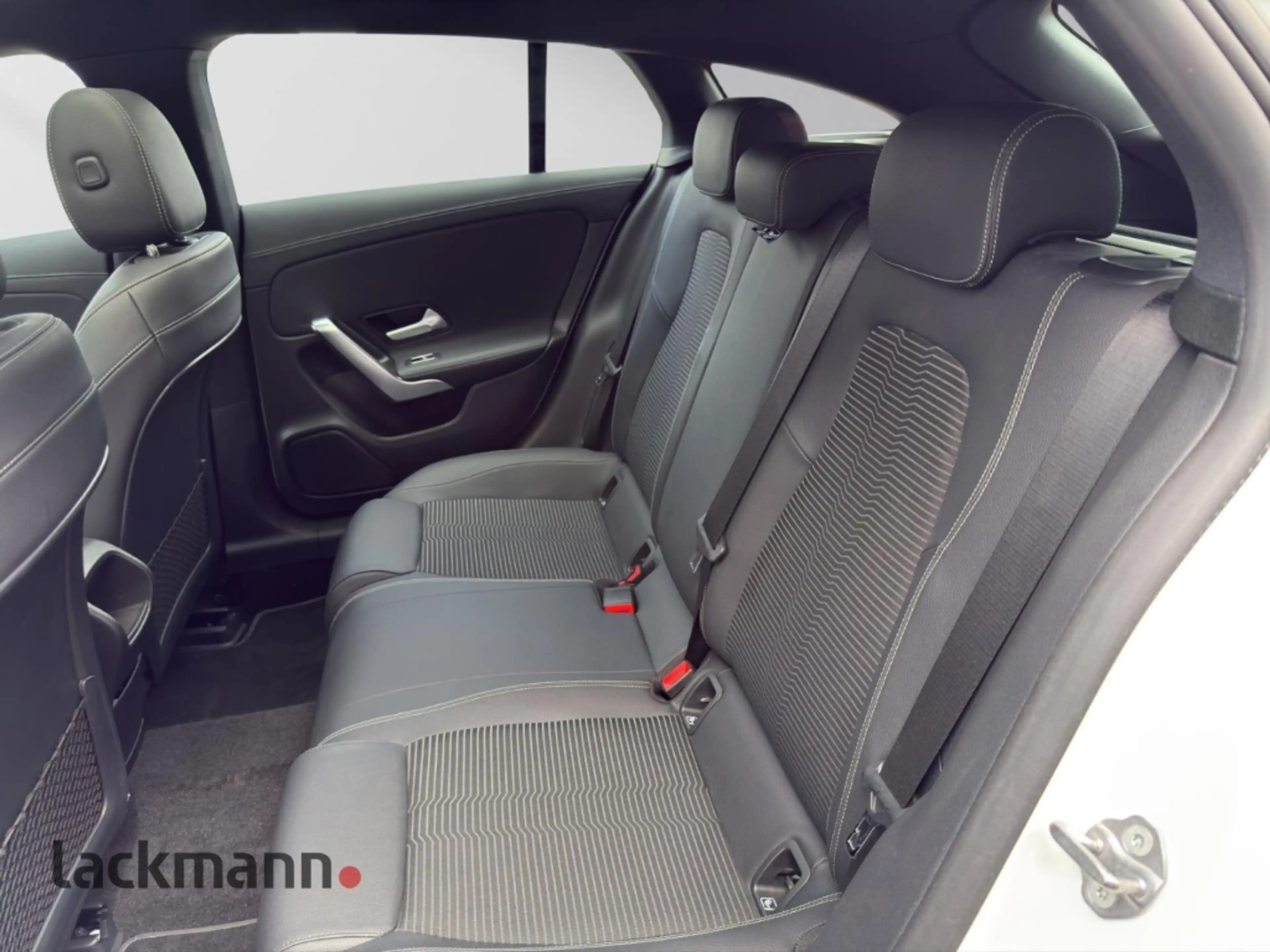 Mercedes-Benz CLA 180 *Navi*Pano*LED*360Grad° — photo 10
