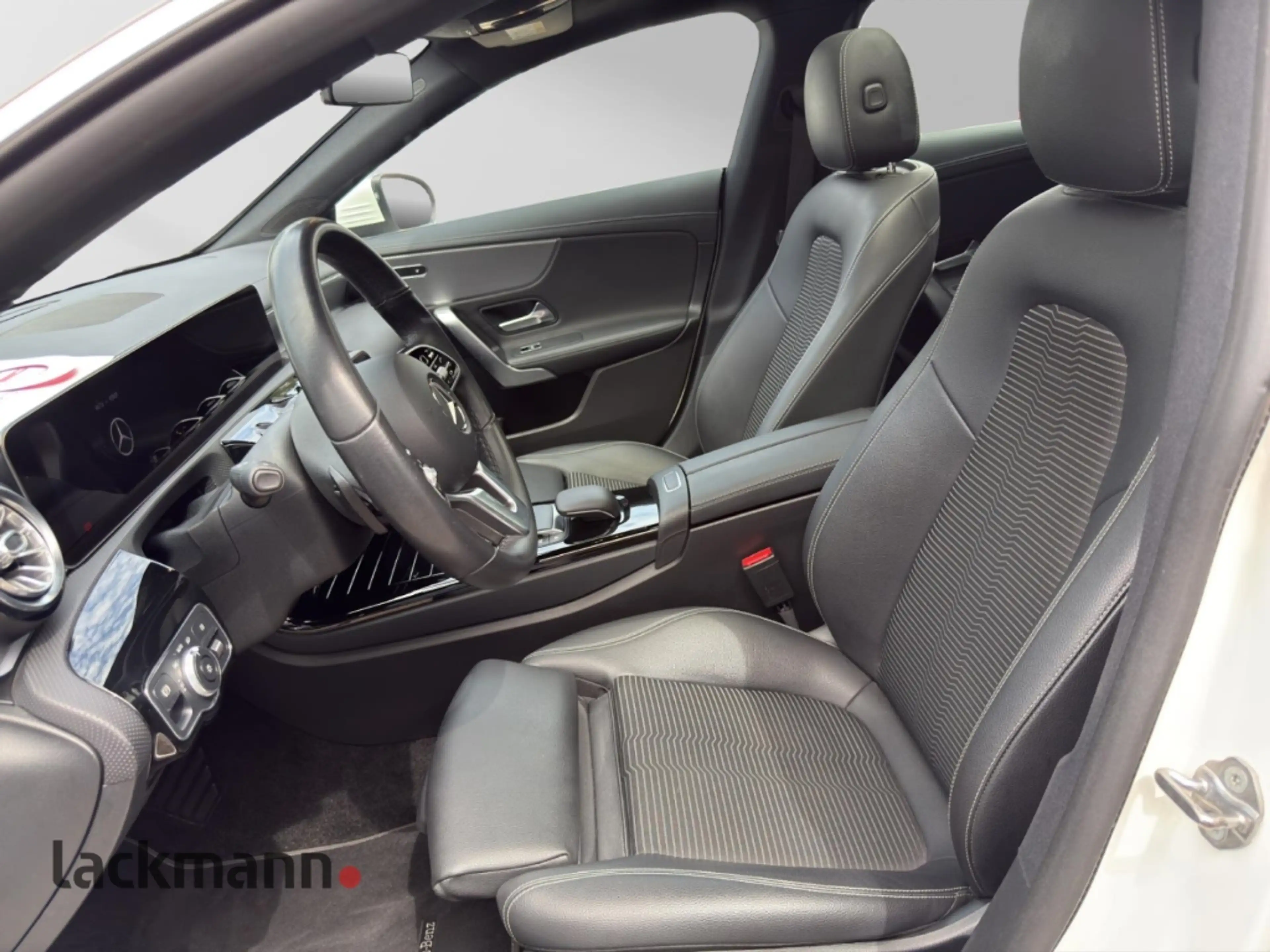 Mercedes-Benz CLA 180 *Navi*Pano*LED*360Grad° — photo 9